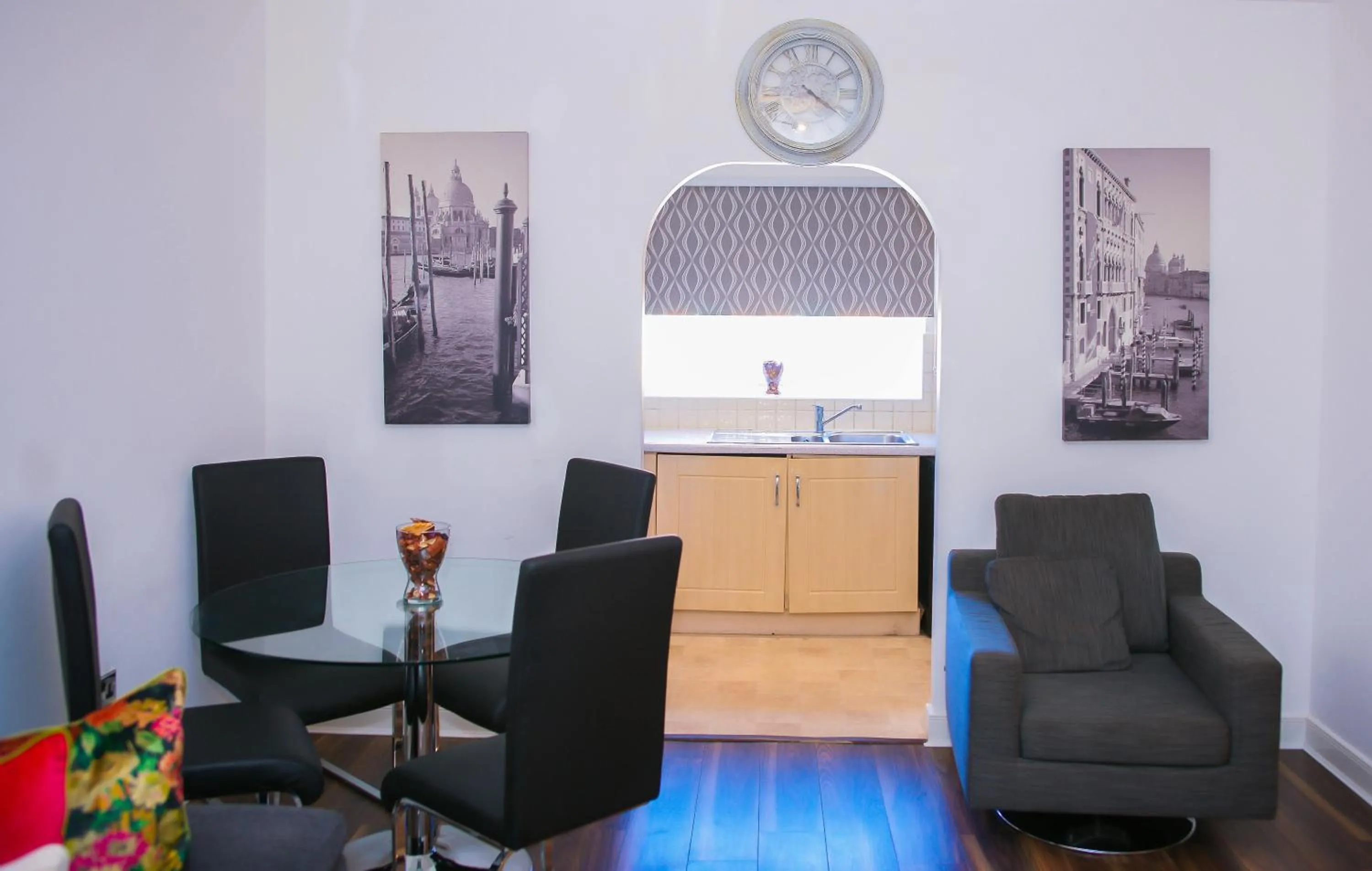 MODERN 2 BEDROOM APARTMENT