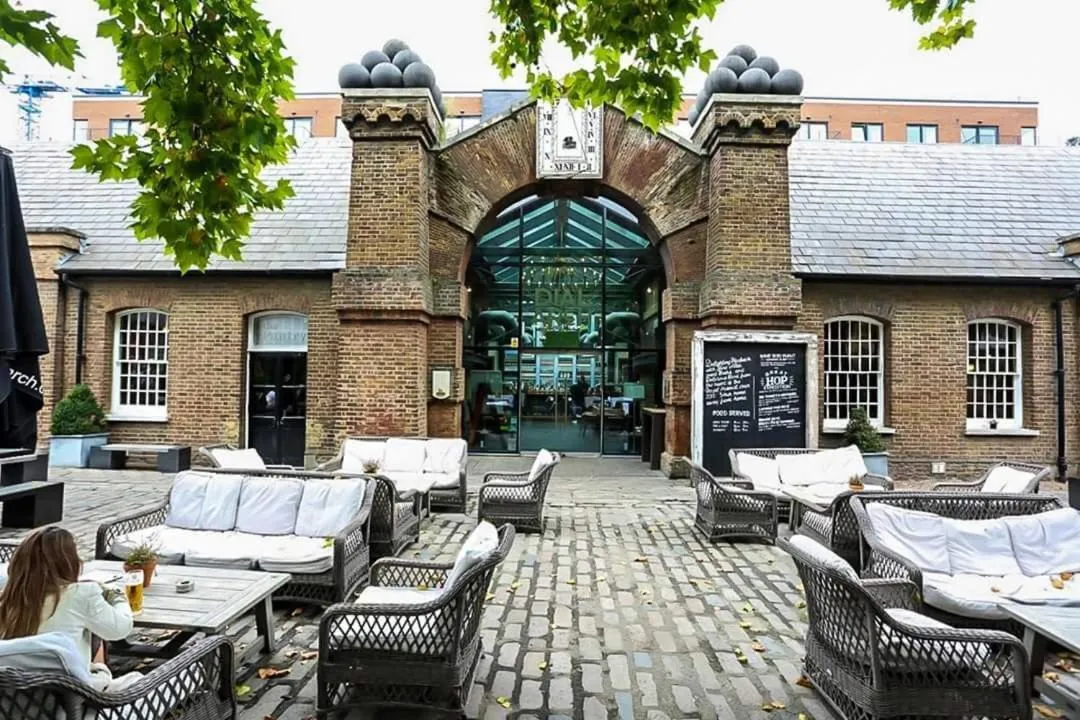 MODERN 2 BEDROOM APARTMENT