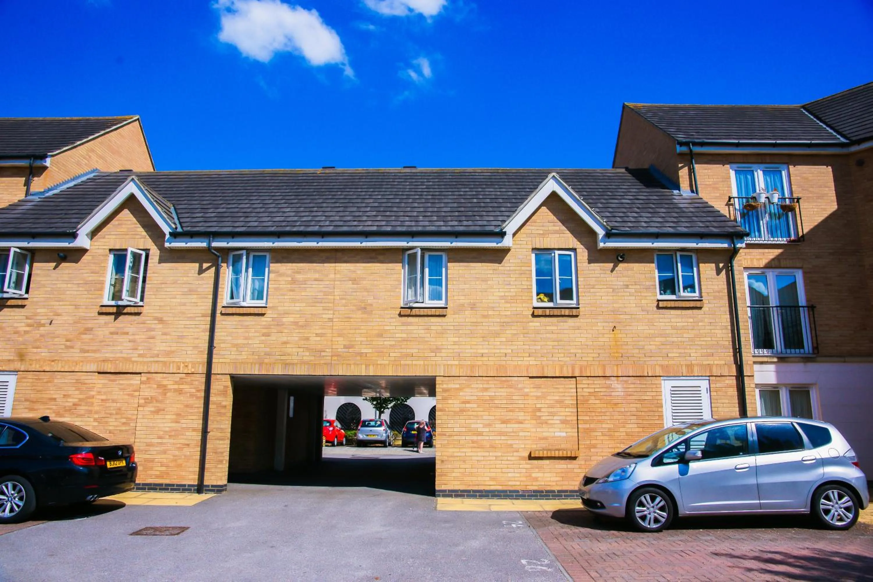 MODERN 2 BEDROOM APARTMENT
