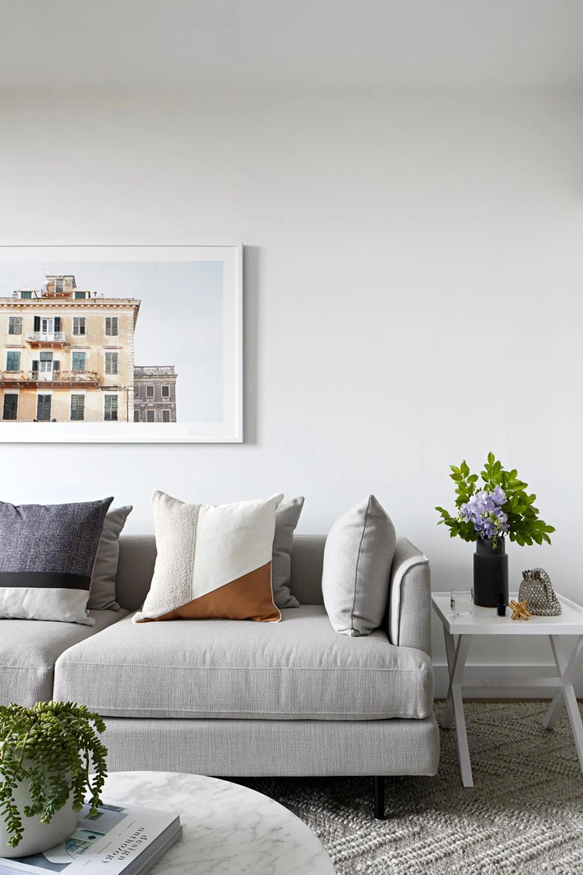 Living room in Tyrian Albert Park Lake