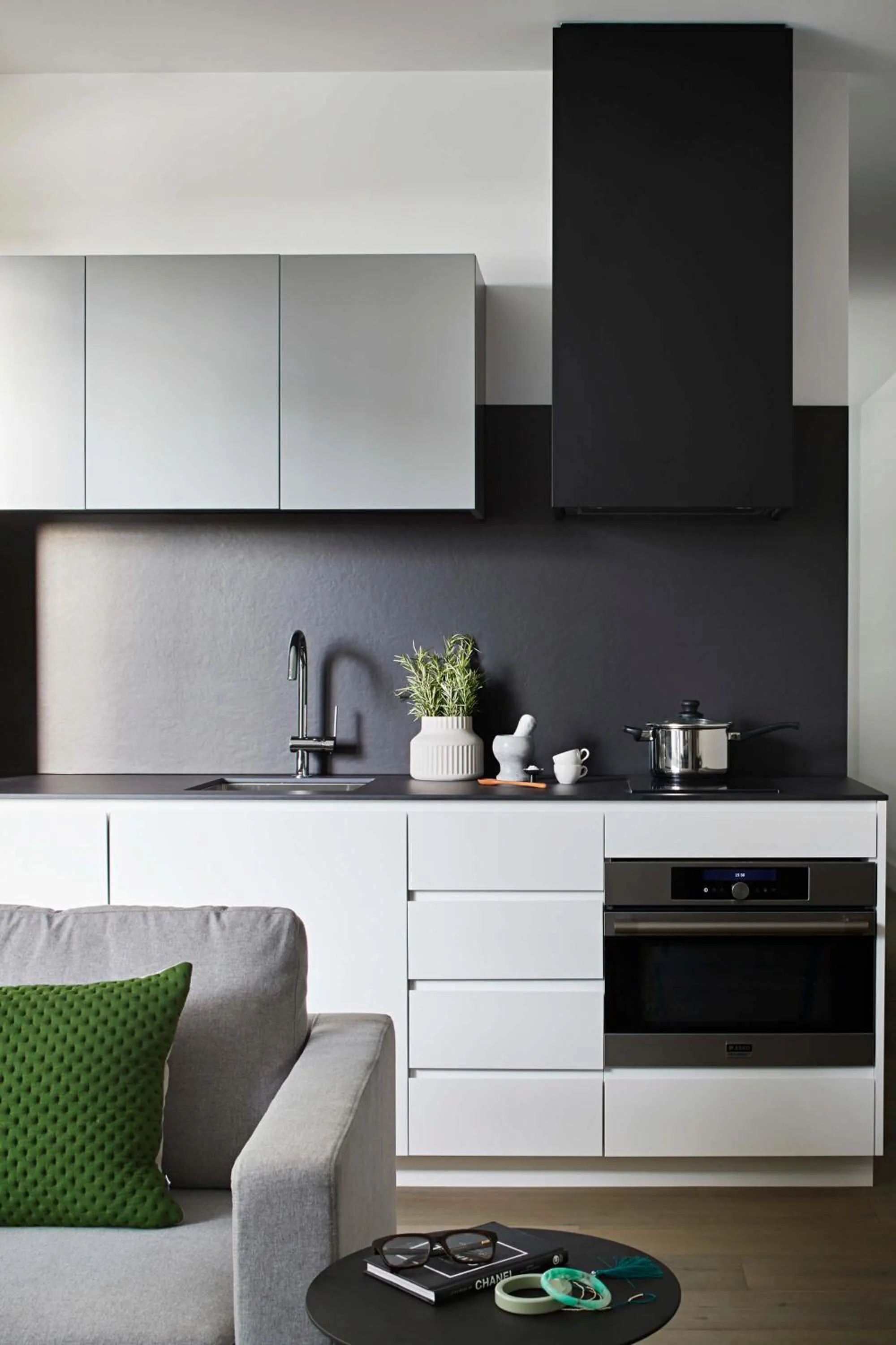 Kitchen or kitchenette in Tyrian Albert Park Lake