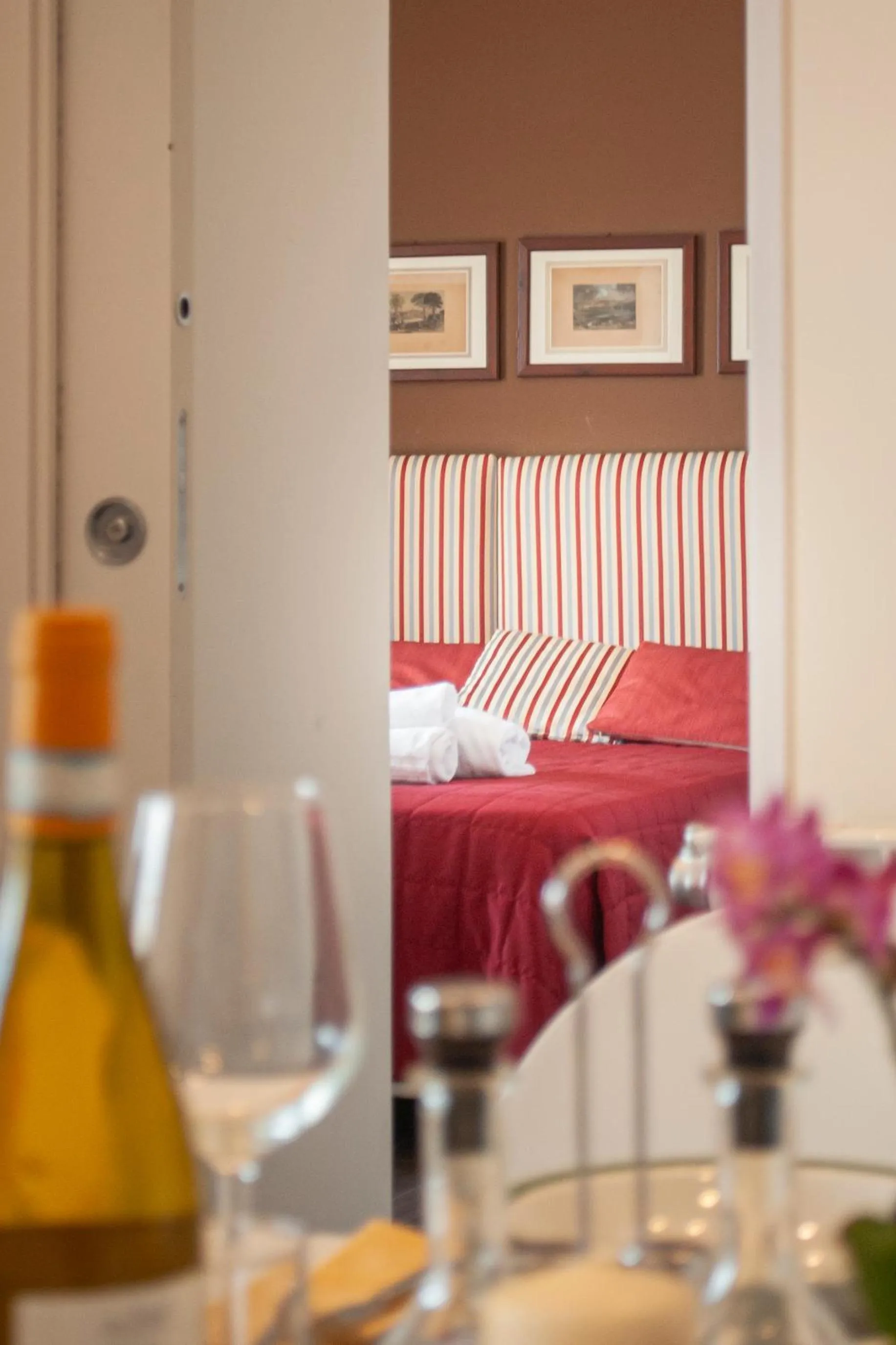 Bedroom, Bed in Marbela Apartments & Suites