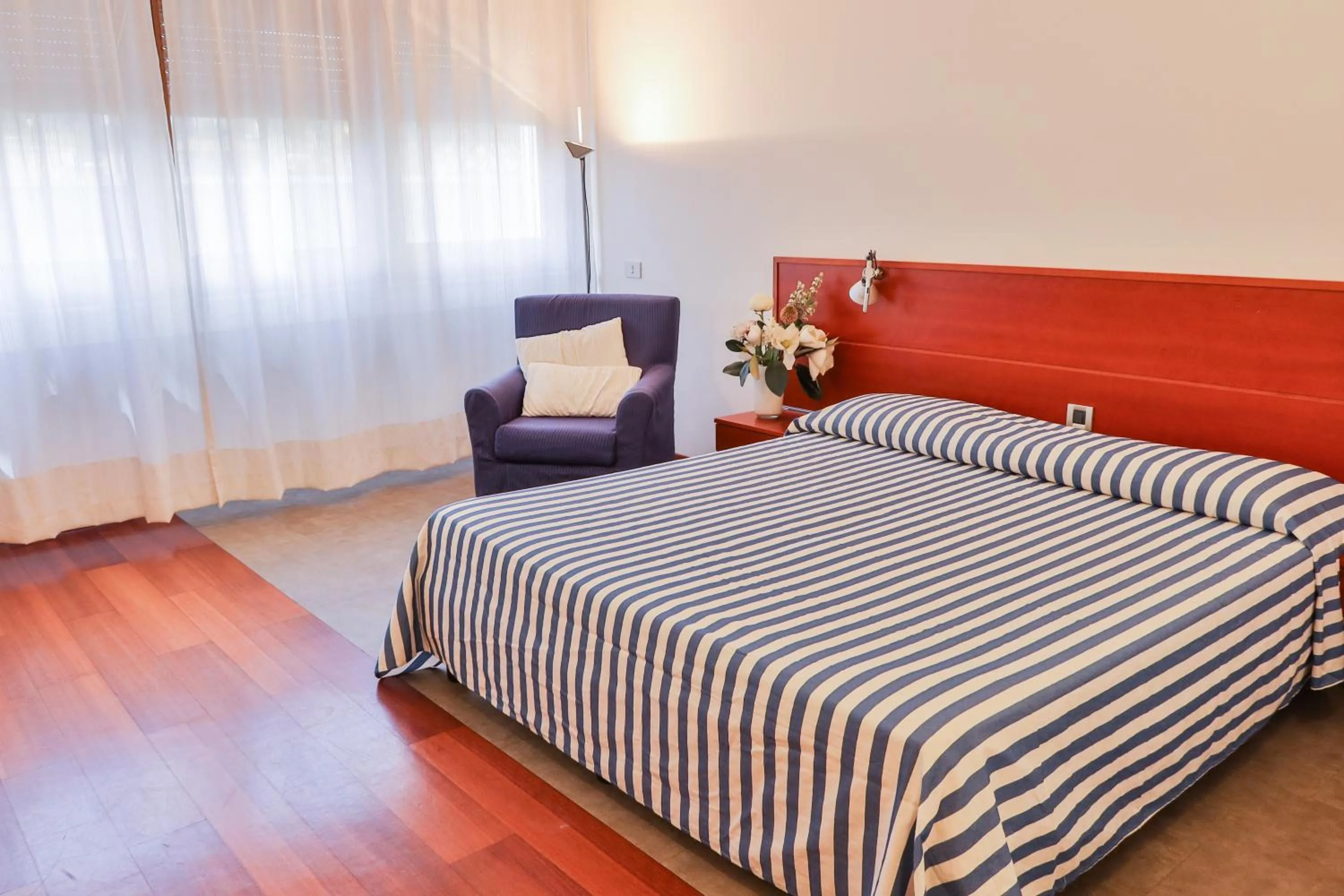 Bedroom, Bed in Marbela Apartments & Suites