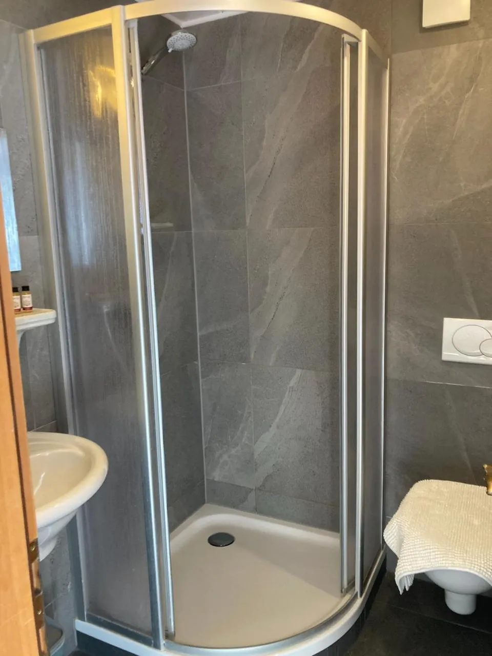 Shower in Gasthof Sonne Häselgehr