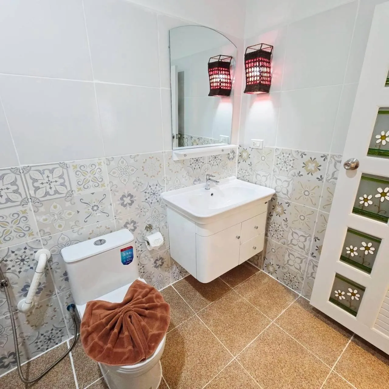 Toilet in Silver Resortel