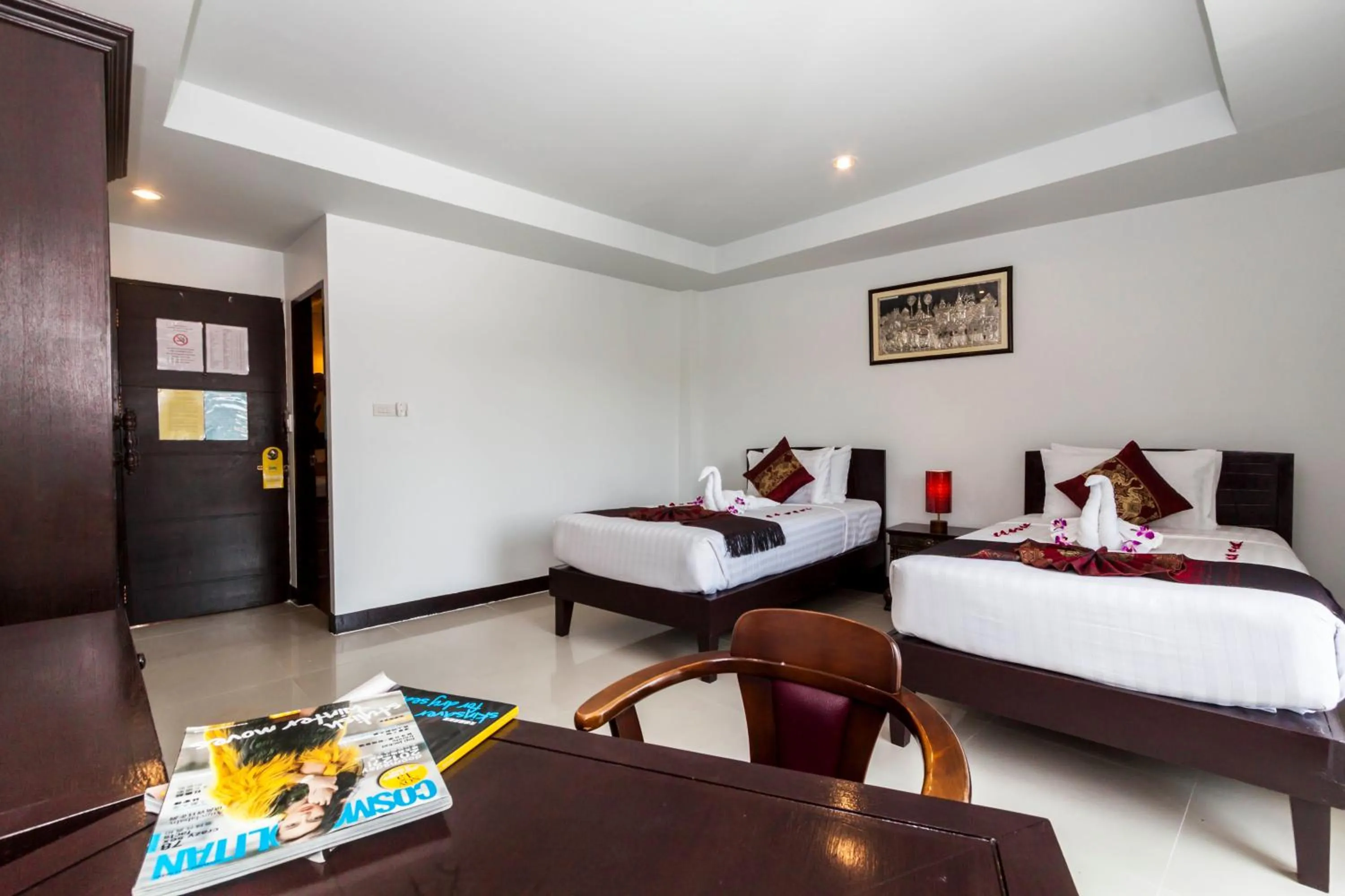 Photo of the whole room, Bed in Silver Resortel