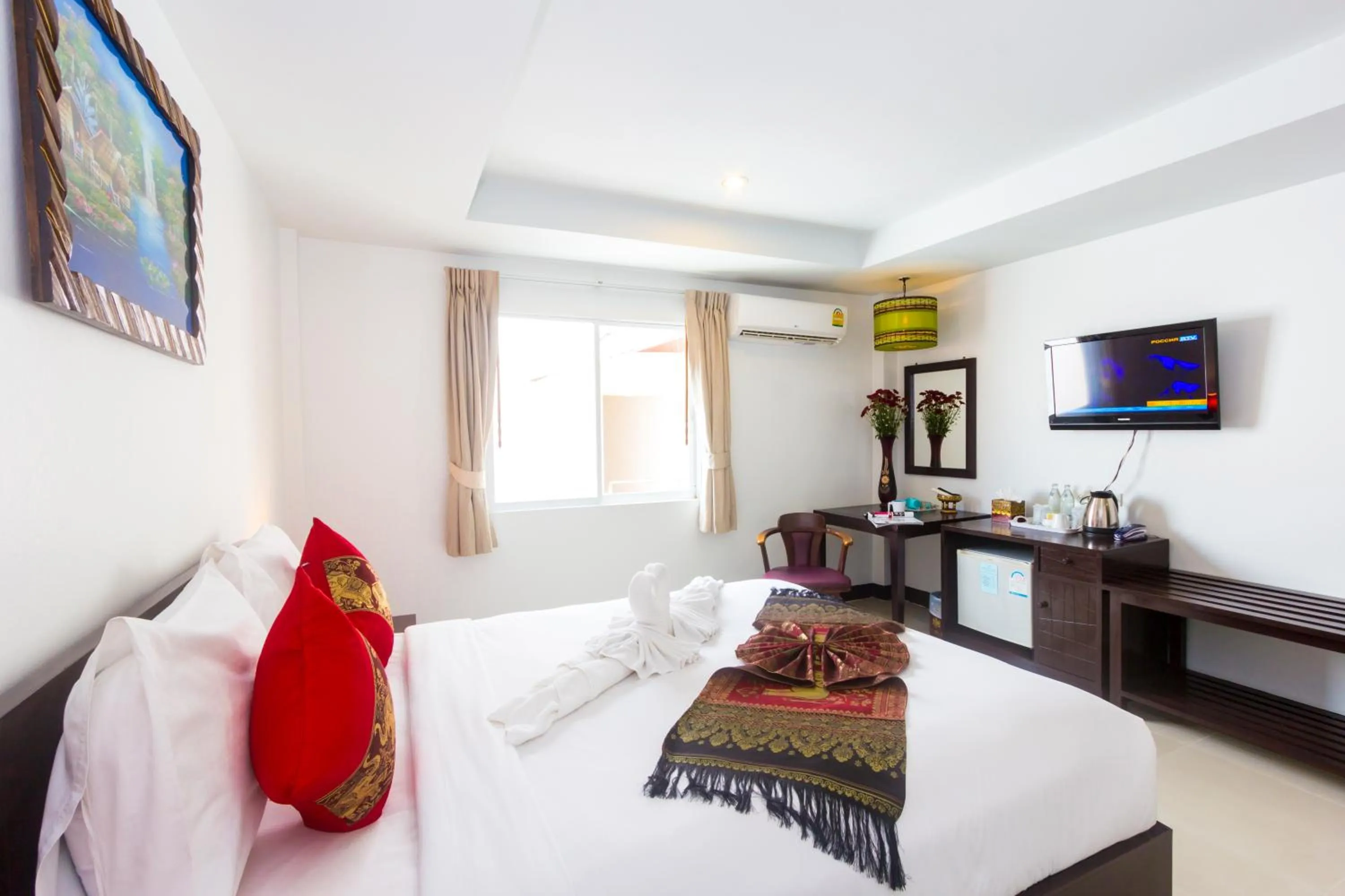 Photo of the whole room, Bed in Silver Resortel