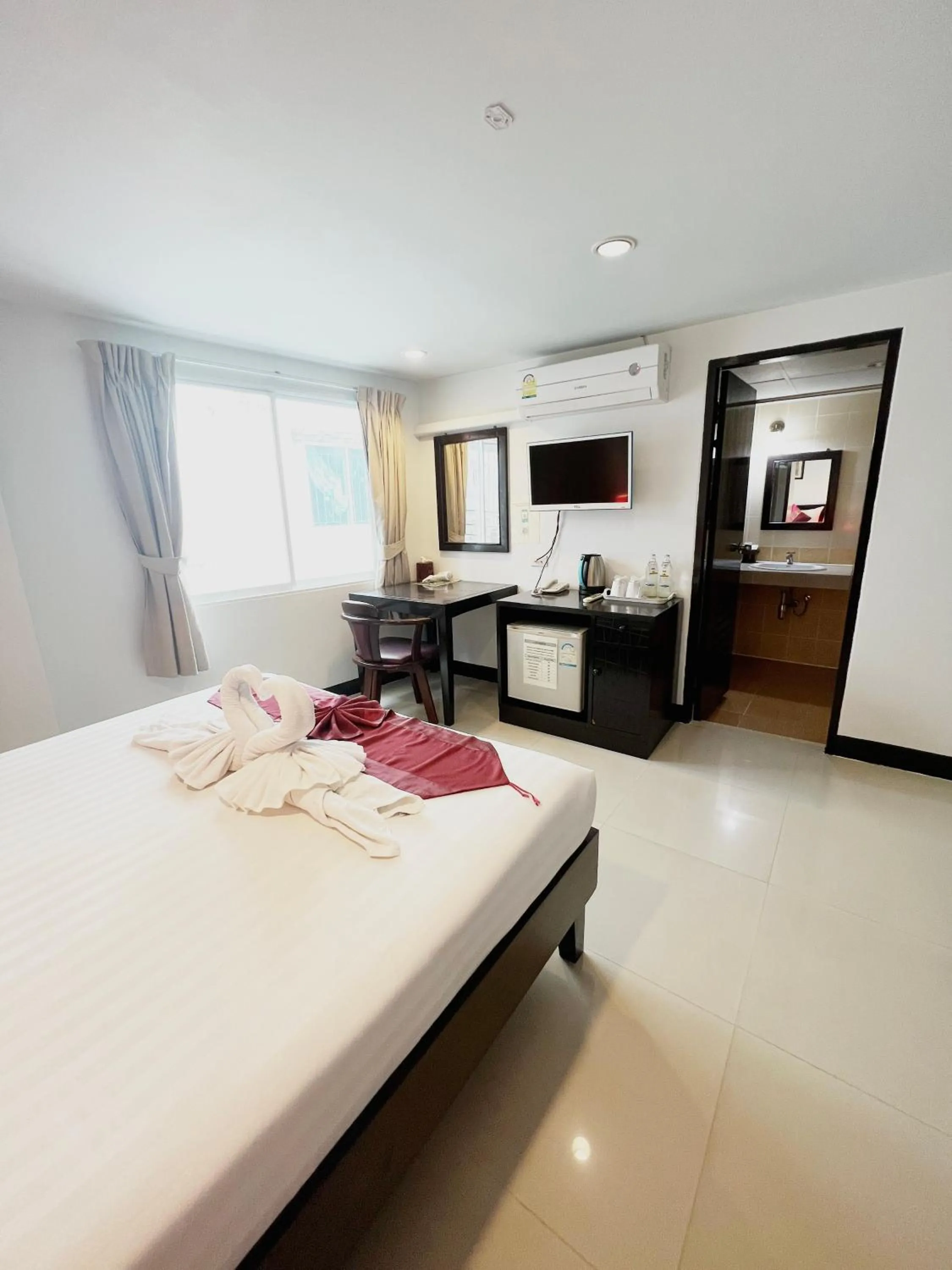 Bedroom, Bed in Silver Resortel