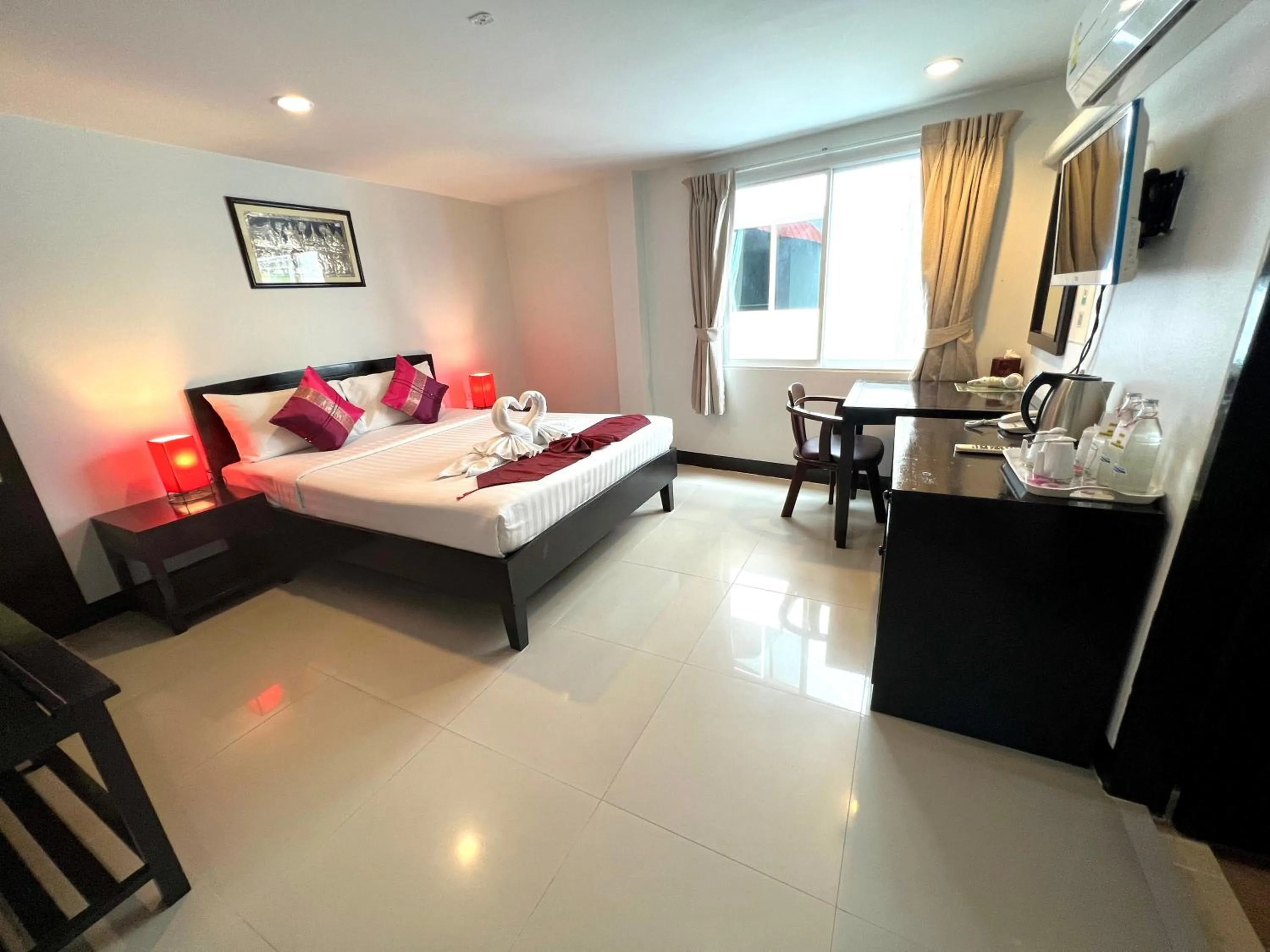 Bedroom, Bed in Silver Resortel