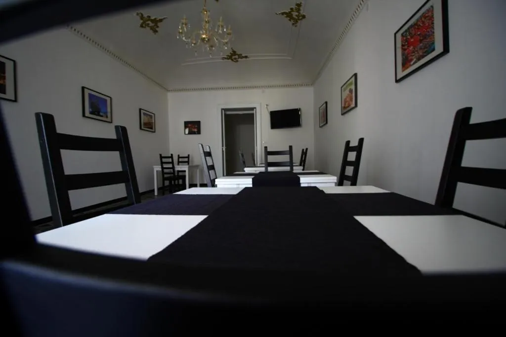 Restaurant/places to eat in Gualtiero Camere & Suite