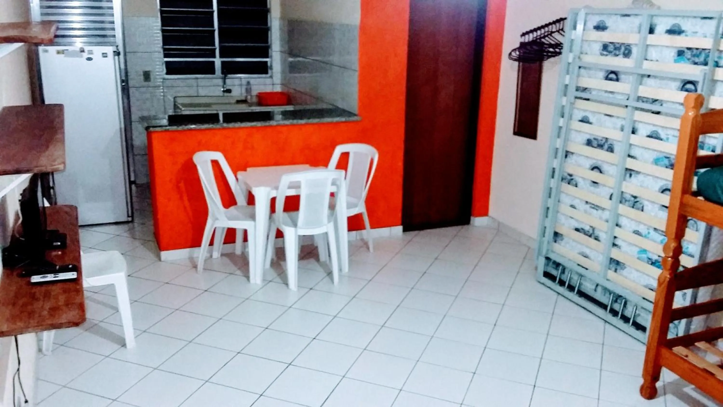 kitnets à 300mts Martim de Sá Caragua
