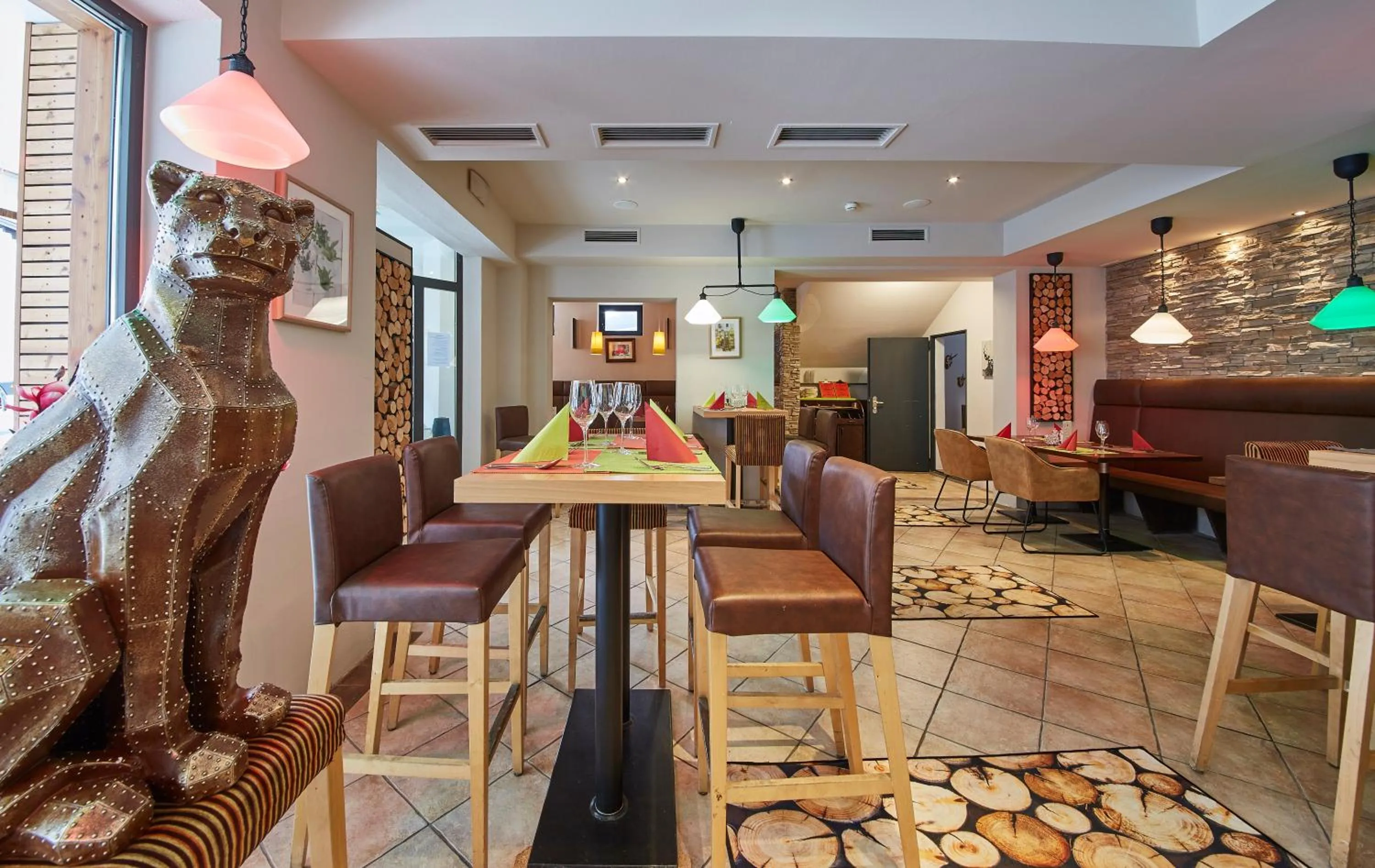 Restaurant/places to eat in Hotel Panther'A