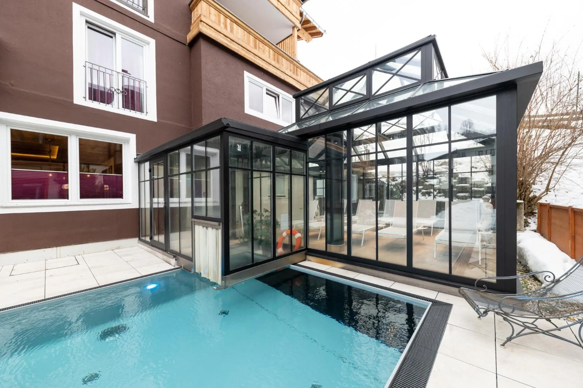 Property building in Hotel Panther'A