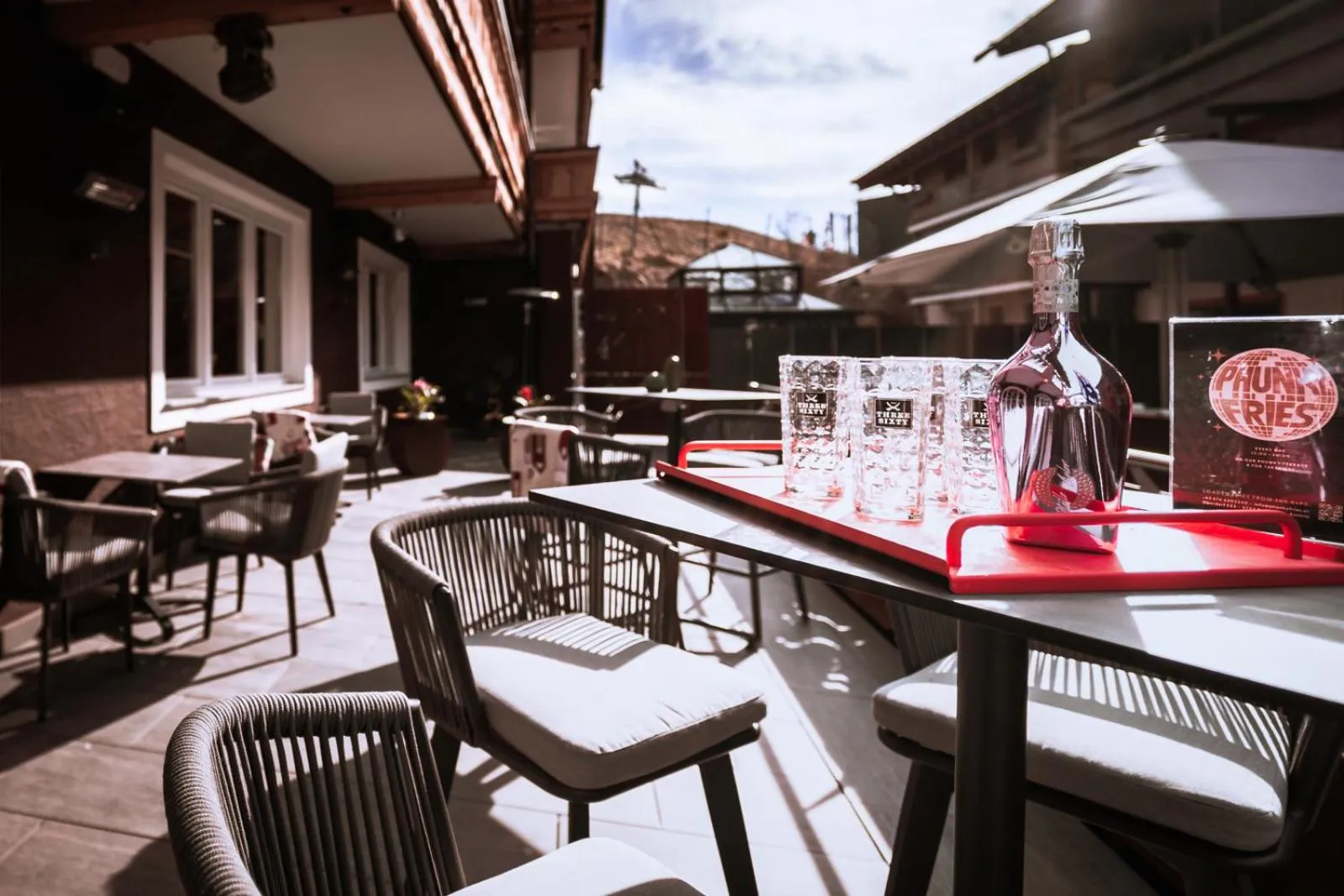 Restaurant/places to eat in Hotel Panther'A