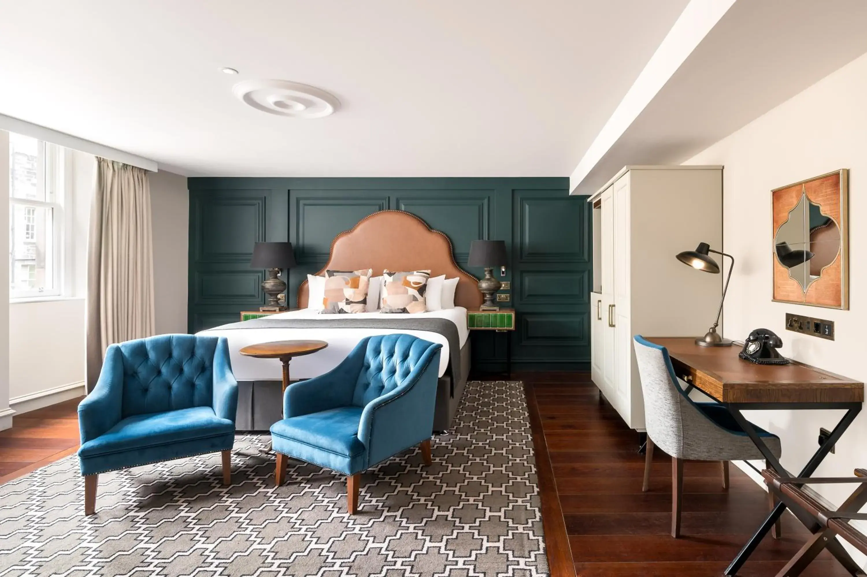 Premium King Room with City View in Hotel Indigo - Edinburgh - Princes Street by IHG Premium King Room with City View in Hotel Indigo - Edinburgh - Princes Street by IHG