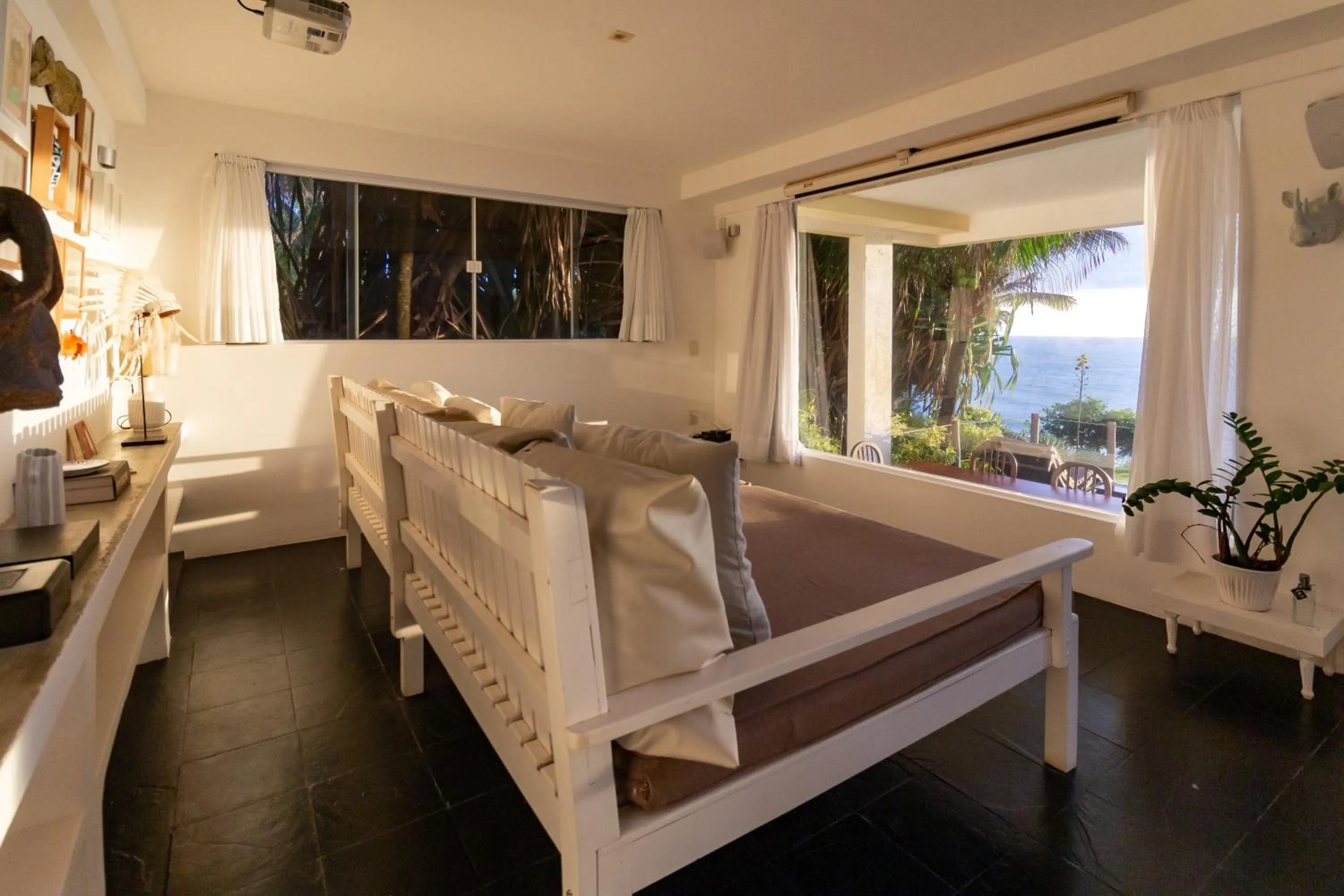 Communal lounge/ TV room, Bed in Kilombo Villas & Spa