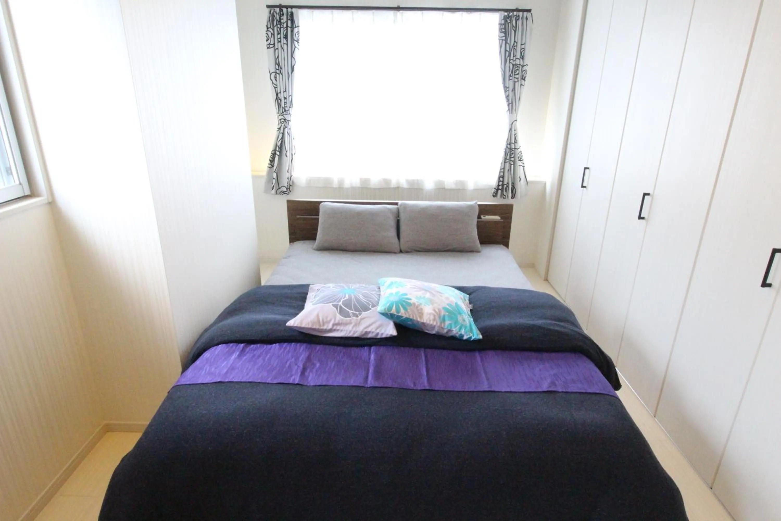 Bed in Condominium Felicita Naha