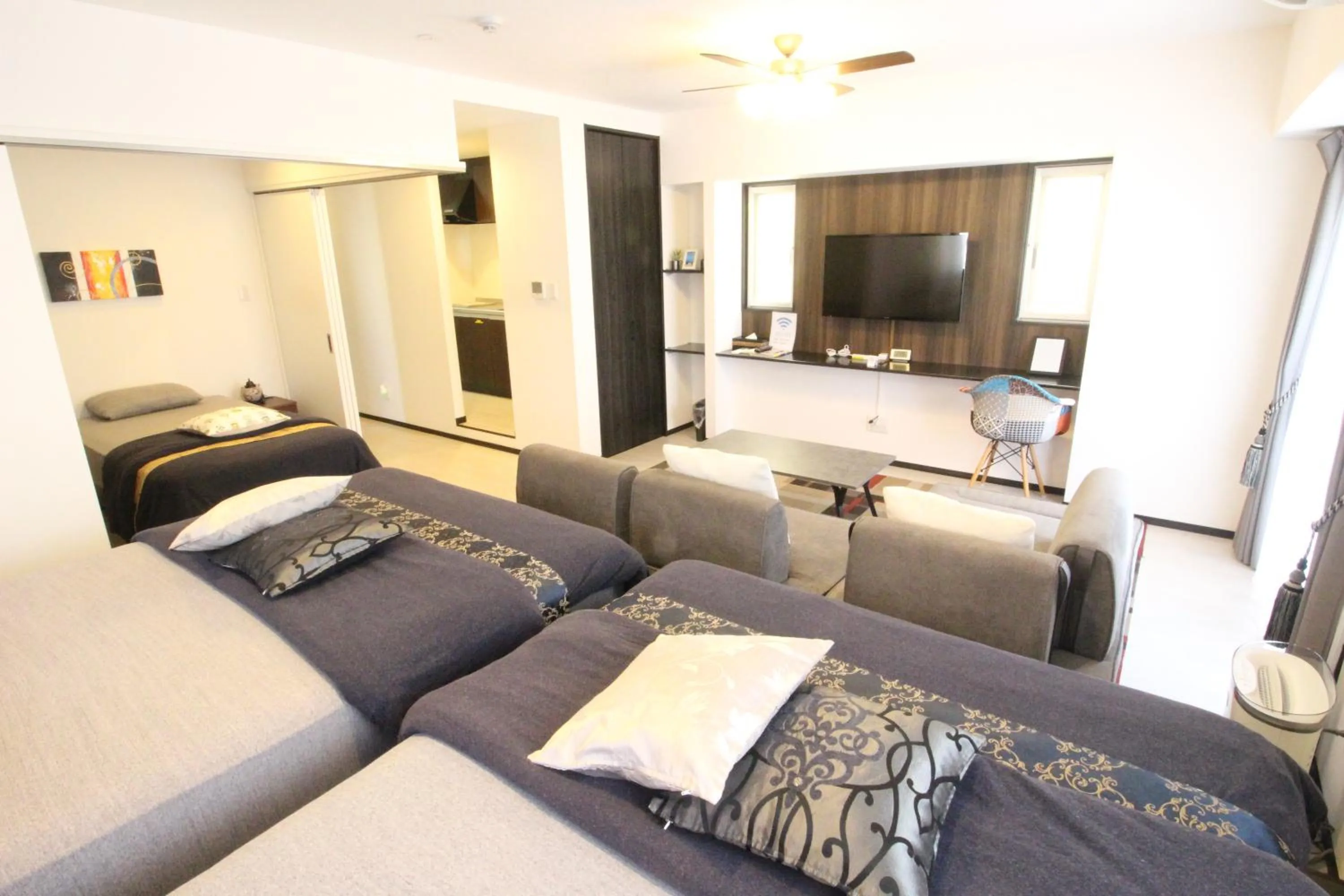 Bed in Condominium Felicita Naha