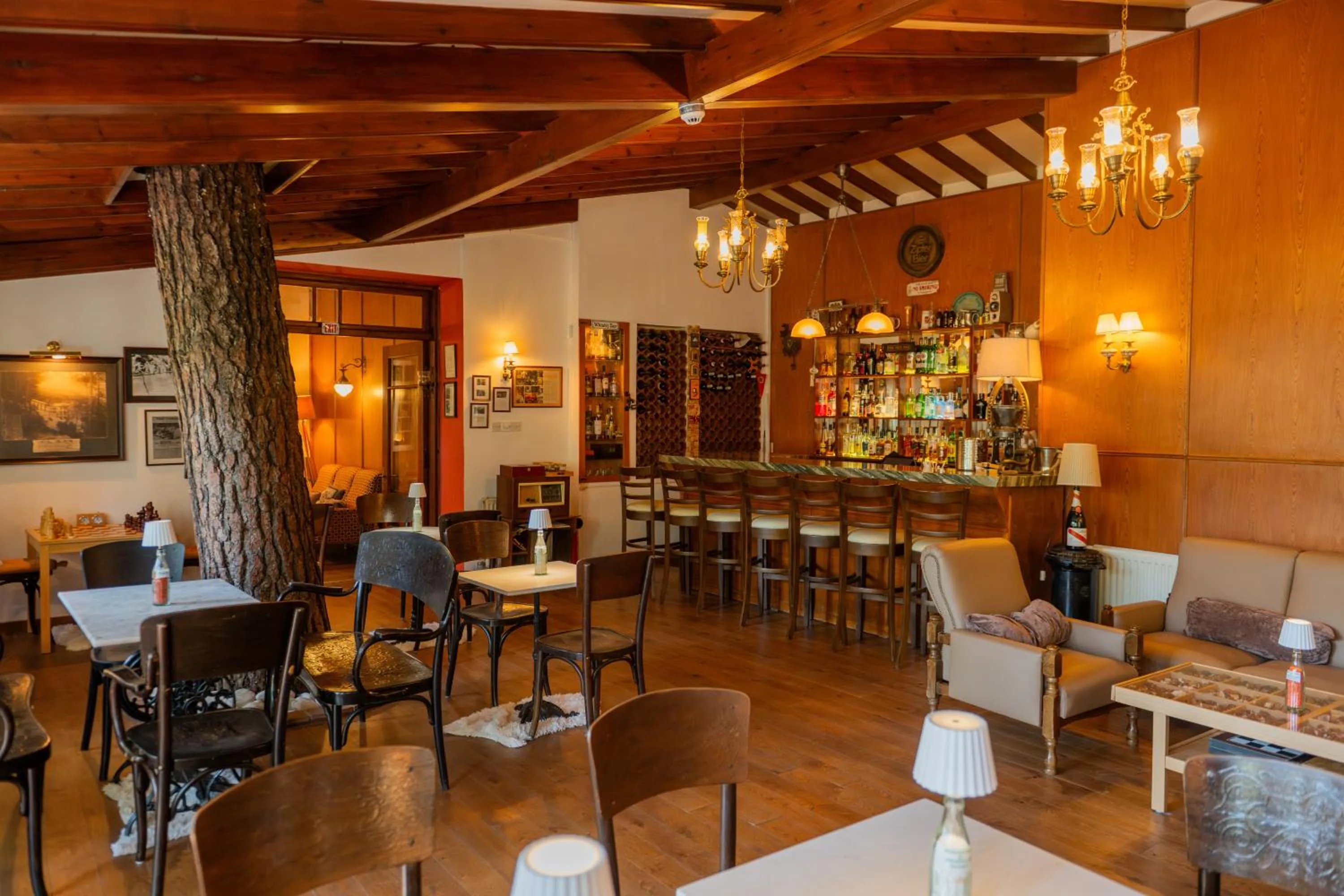 Restaurant/places to eat in New Helvetia Historic Hotel