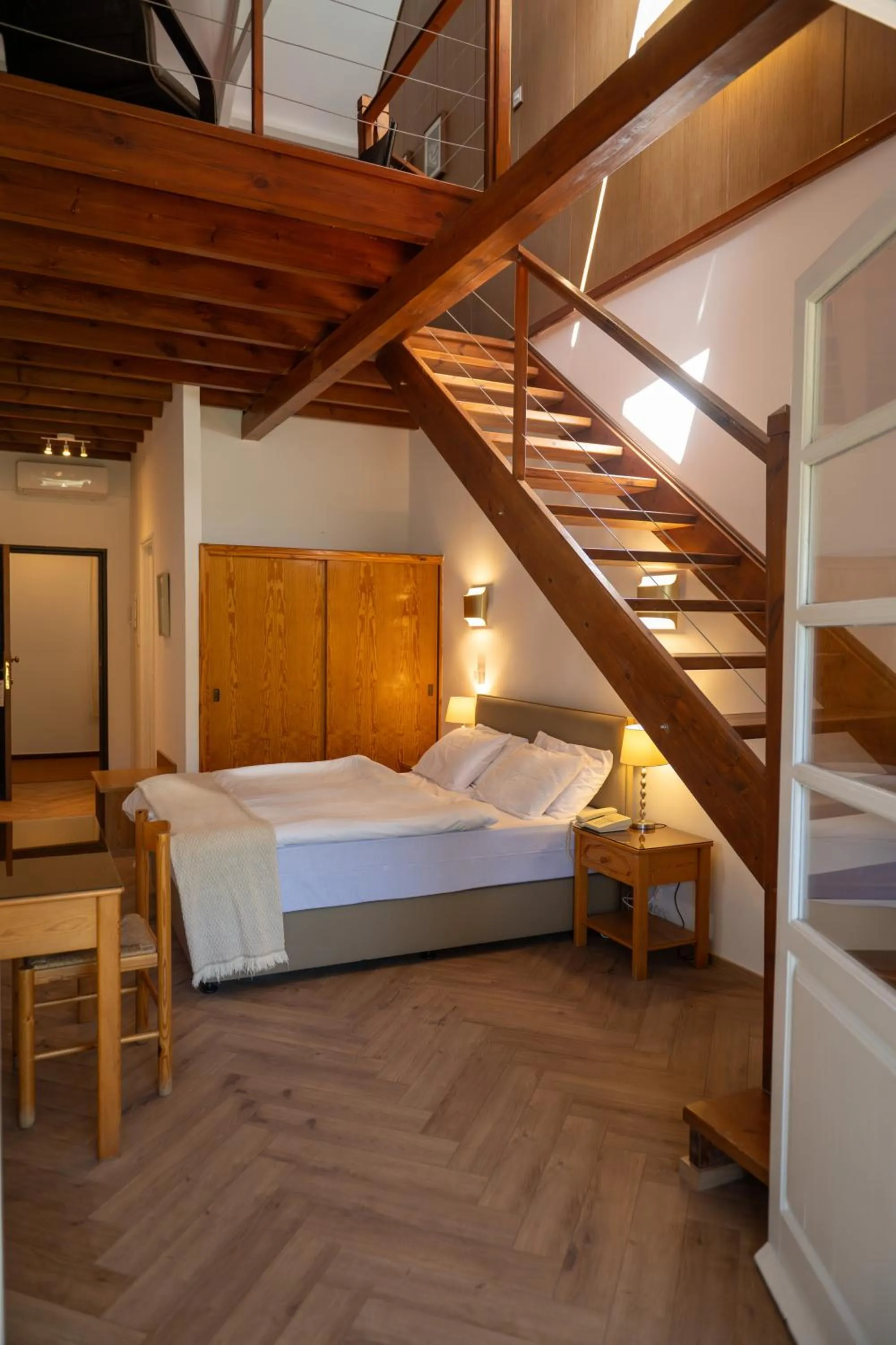 Photo of the whole room, Bed in New Helvetia Historic Hotel