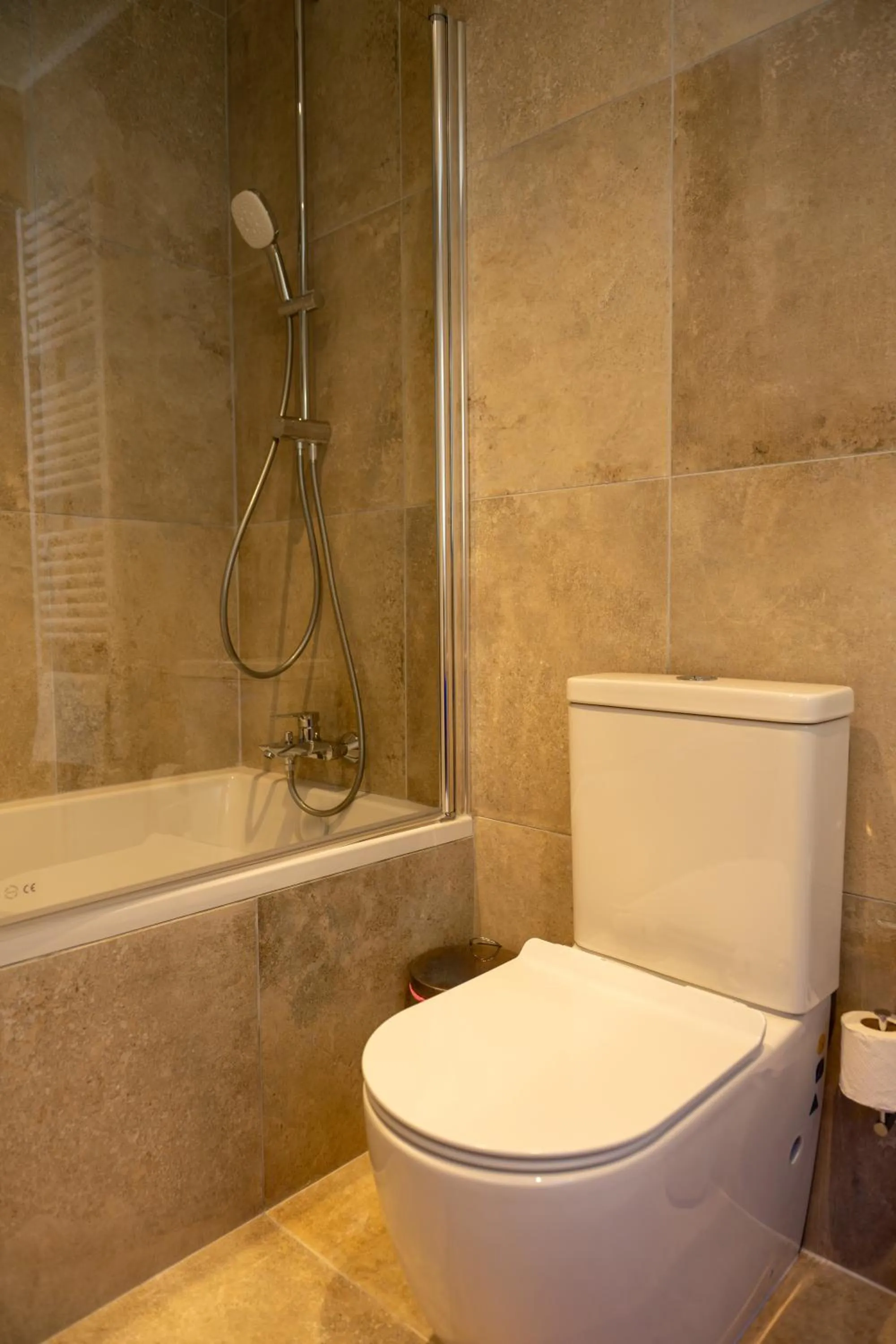 Shower in New Helvetia Historic Hotel