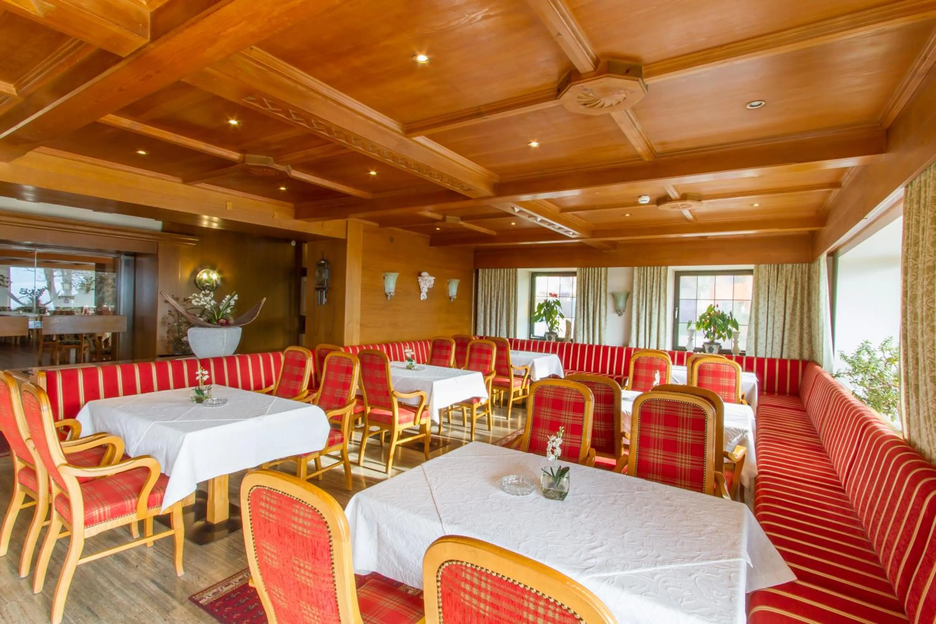 Restaurant/places to eat in Hotel Huberhof