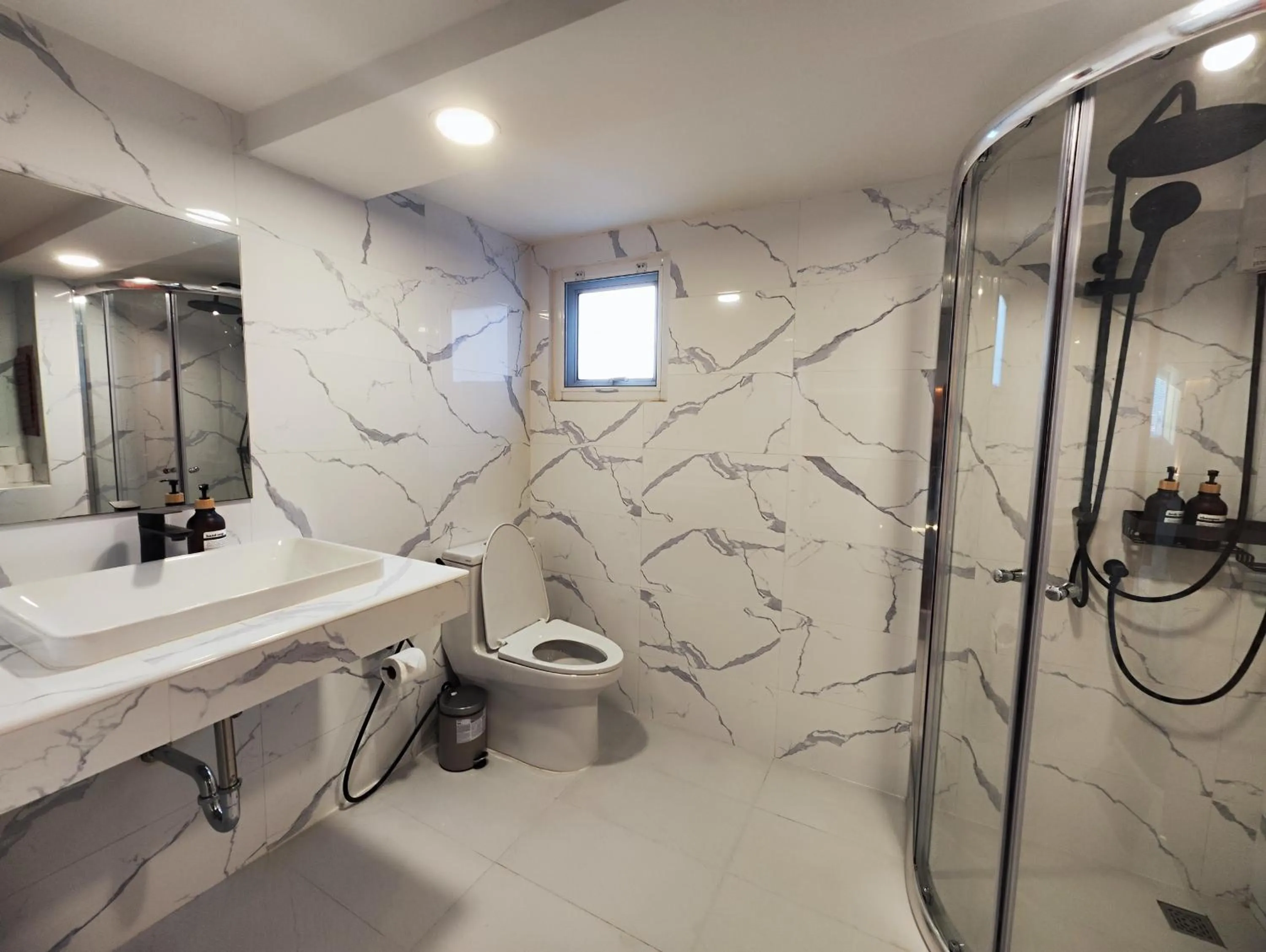 Shower in Suneta Hostel Chiangmai