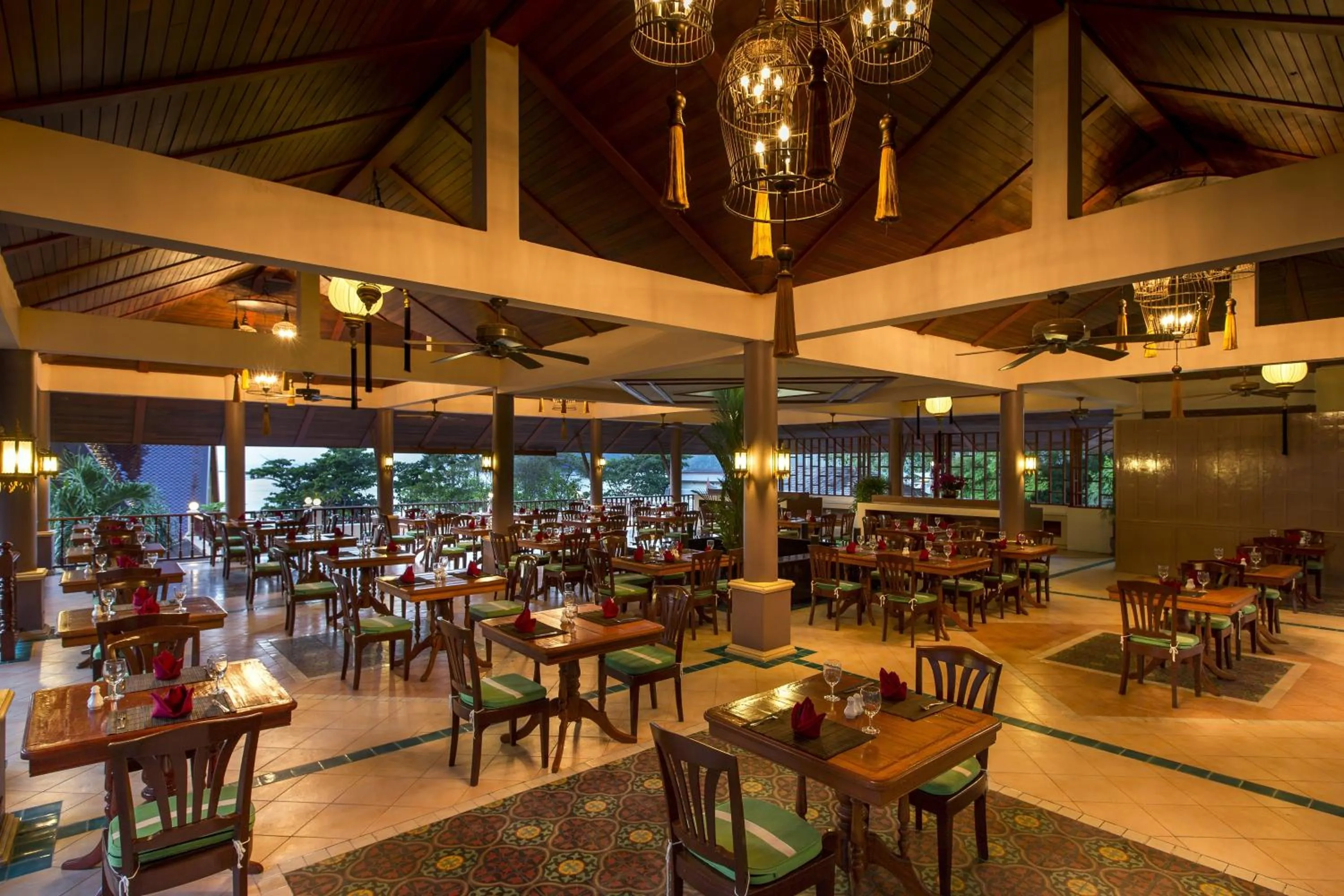 Restaurant/places to eat in Chanalai Garden Resort, Kata Beach