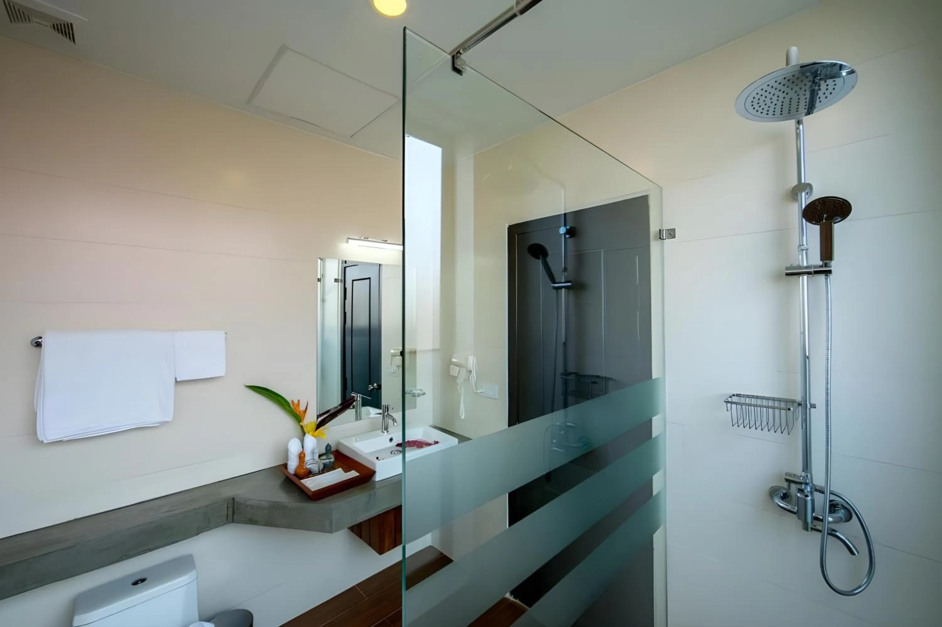 Bathroom in Vihara The City of Temples