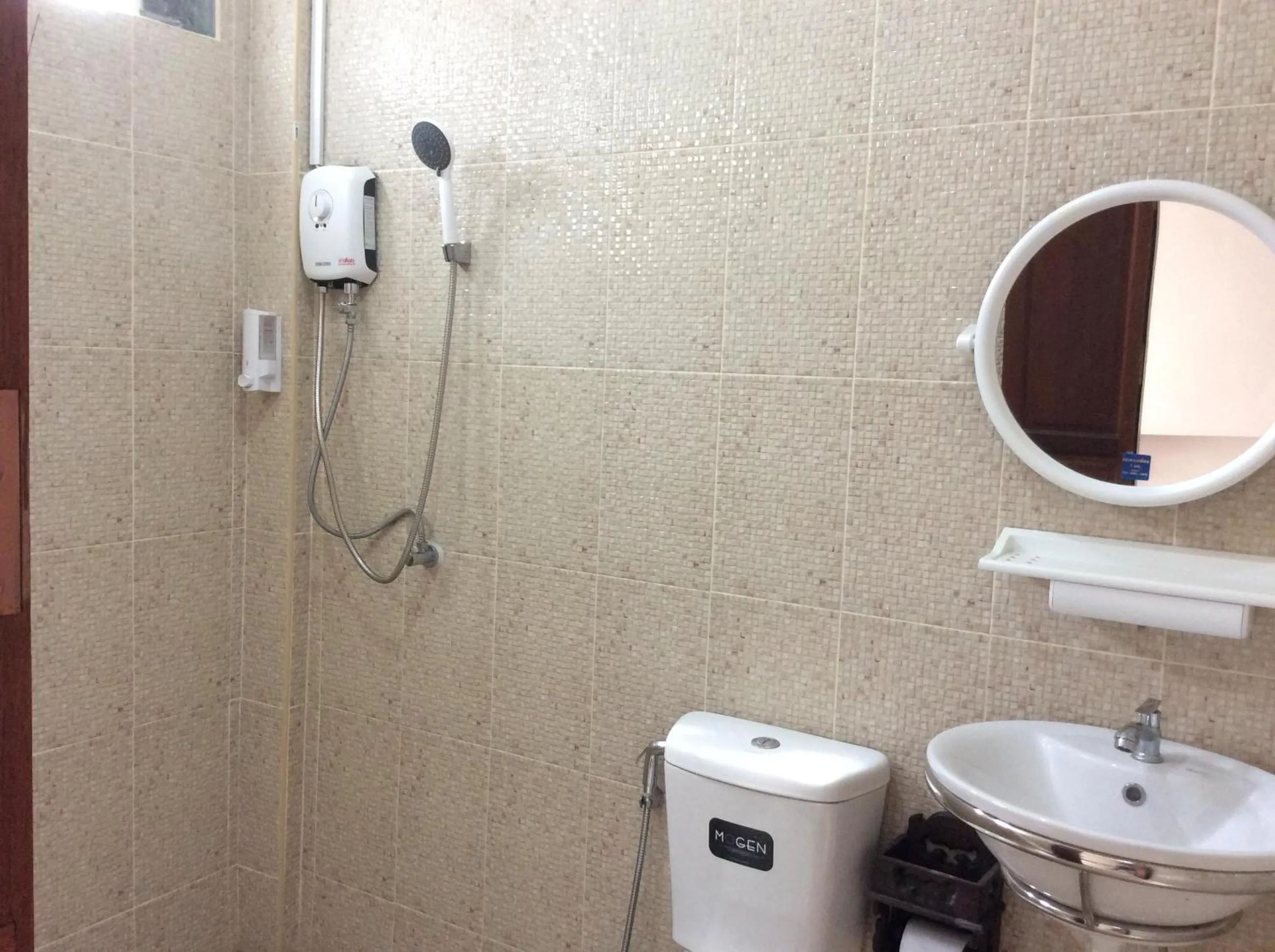 Shower in Siam Guesthouse