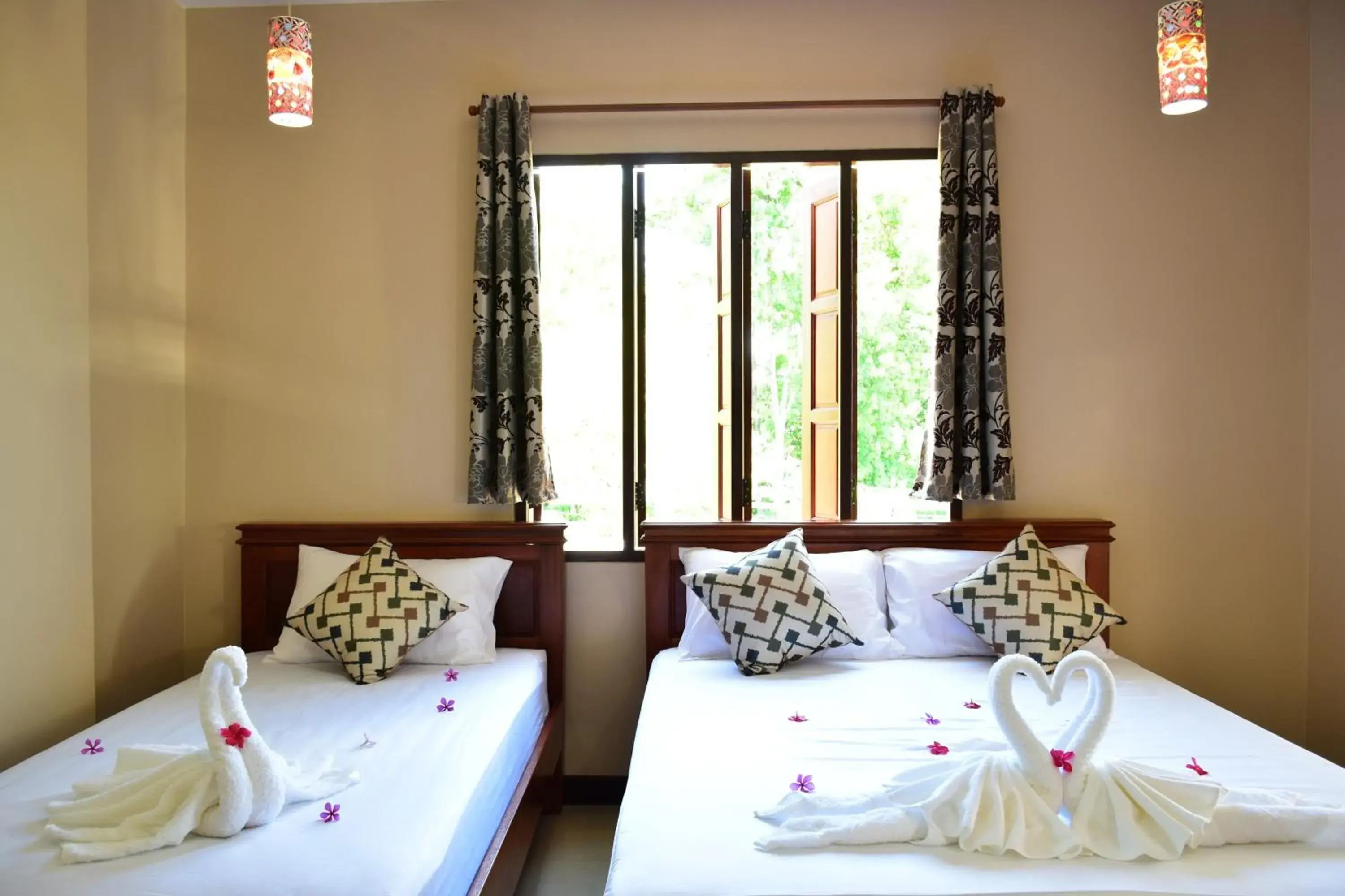 Deluxe Triple Room in Siam Guesthouse Deluxe Triple Room in Siam Guesthouse