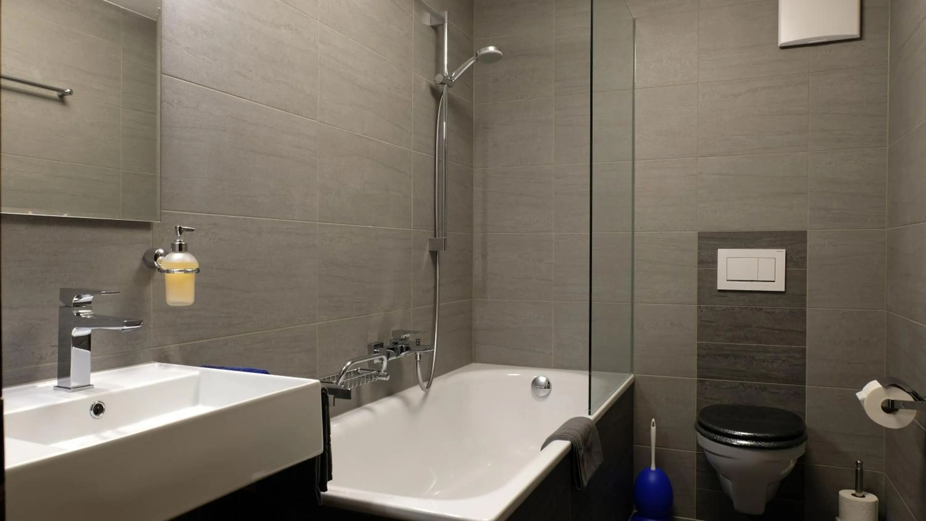 Bathroom in Artist Apartments & Hotel Garni