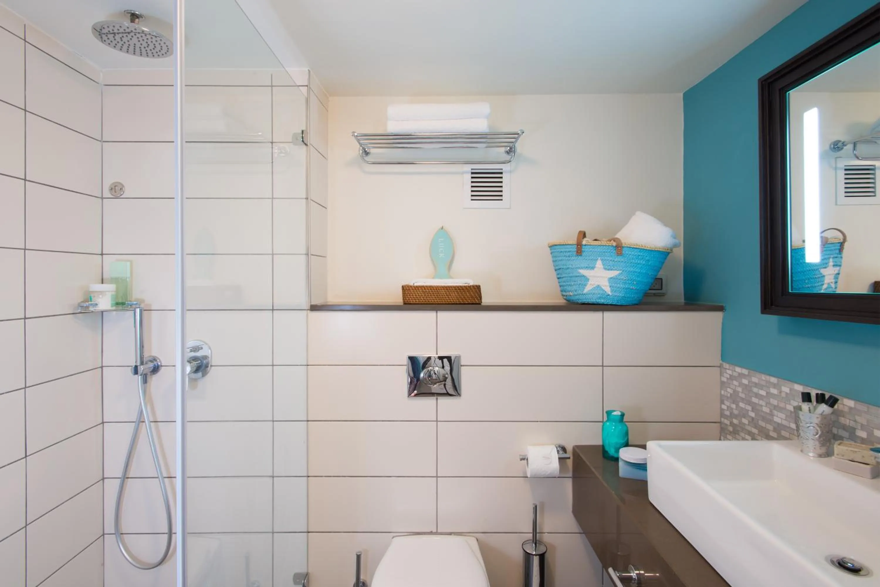 Shower in Herods Dead Sea – A Premium Collection by Fattal Hotels