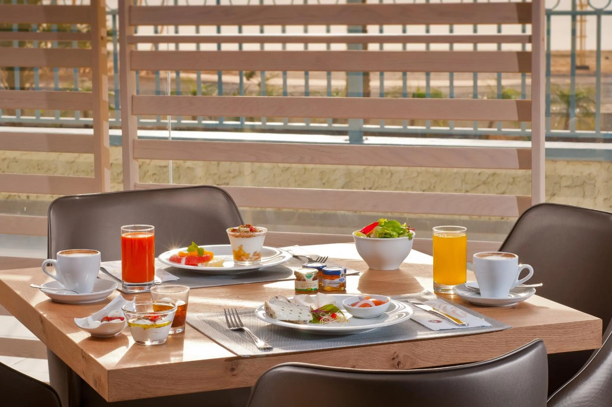 Food and drinks in Herods Dead Sea – A Premium Collection by Fattal Hotels