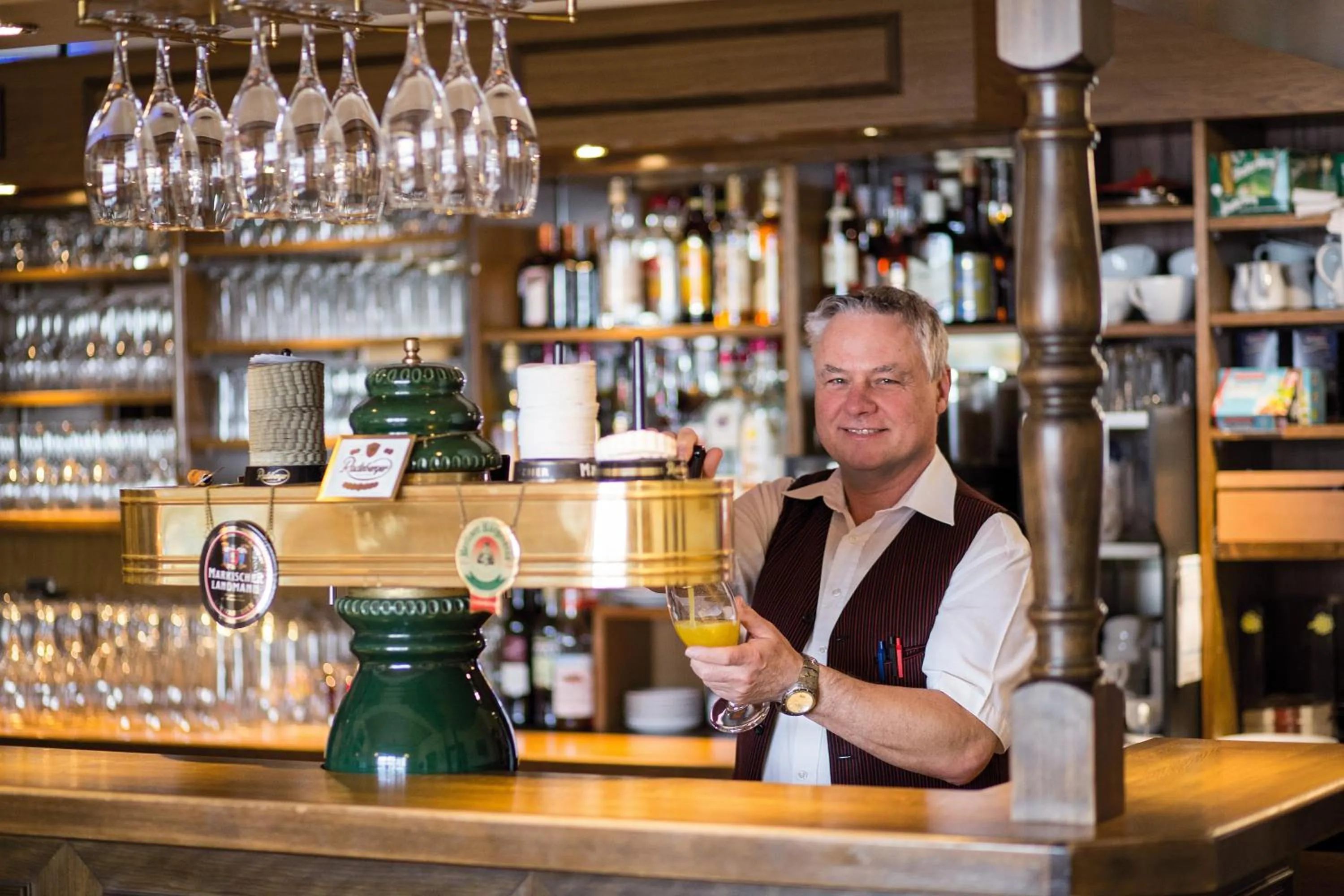 Lounge or bar in Hotel-Restaurant Alter Krug Kallinchen