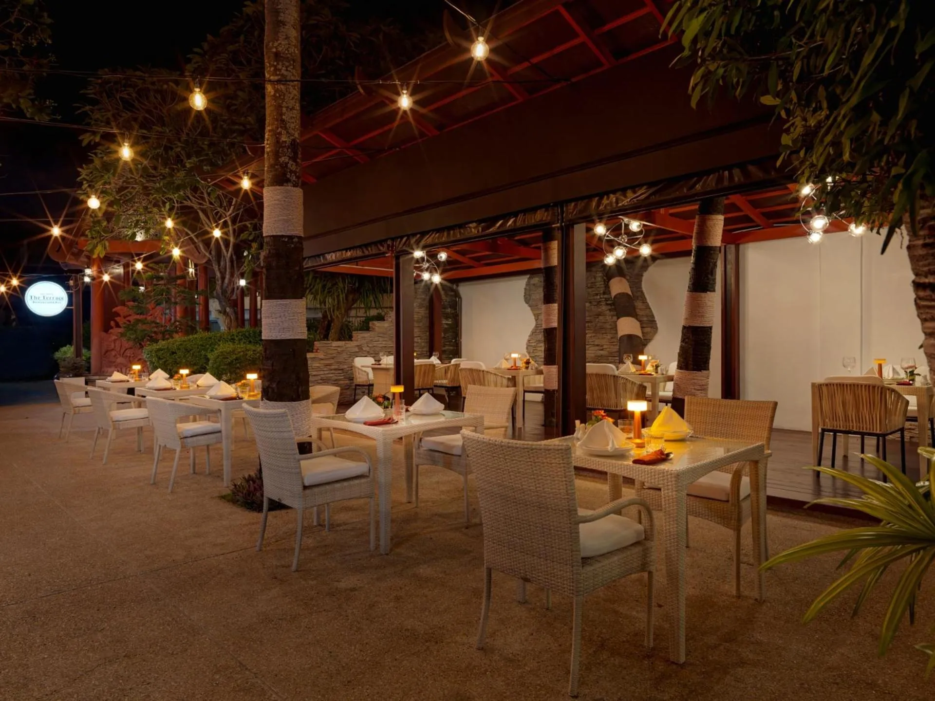 Restaurant/places to eat in Chanalai Flora Resort, Kata Beach