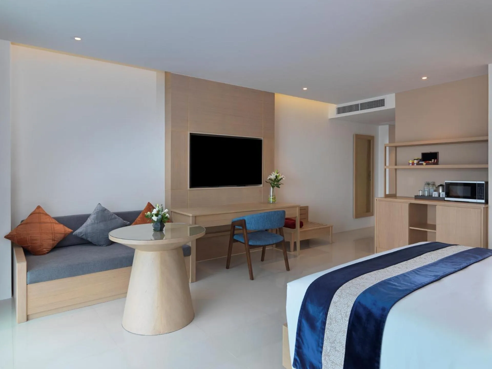 Bedroom, Bed in Chanalai Flora Resort, Kata Beach