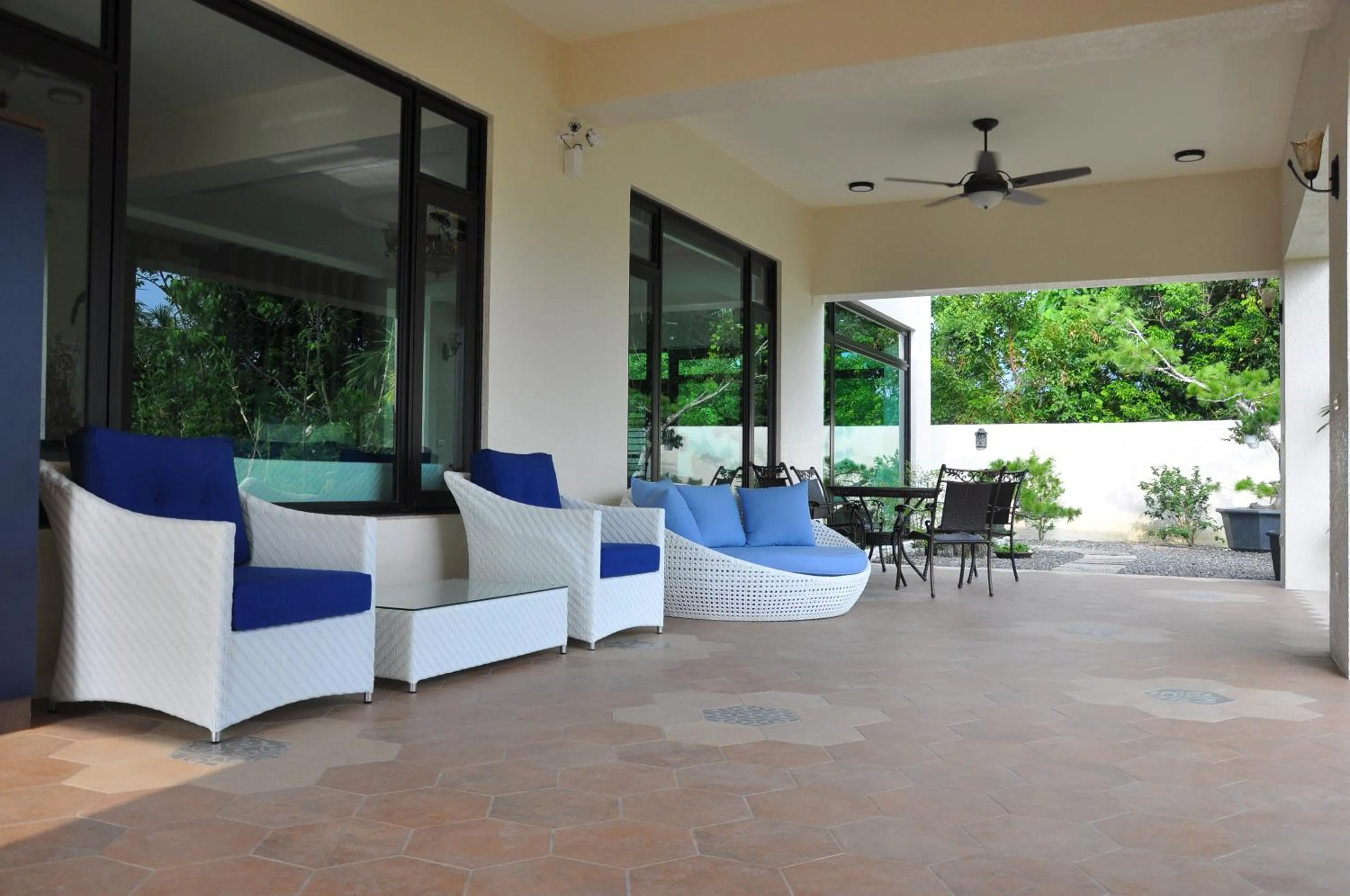 Patio in Kurumba JiJi B&B