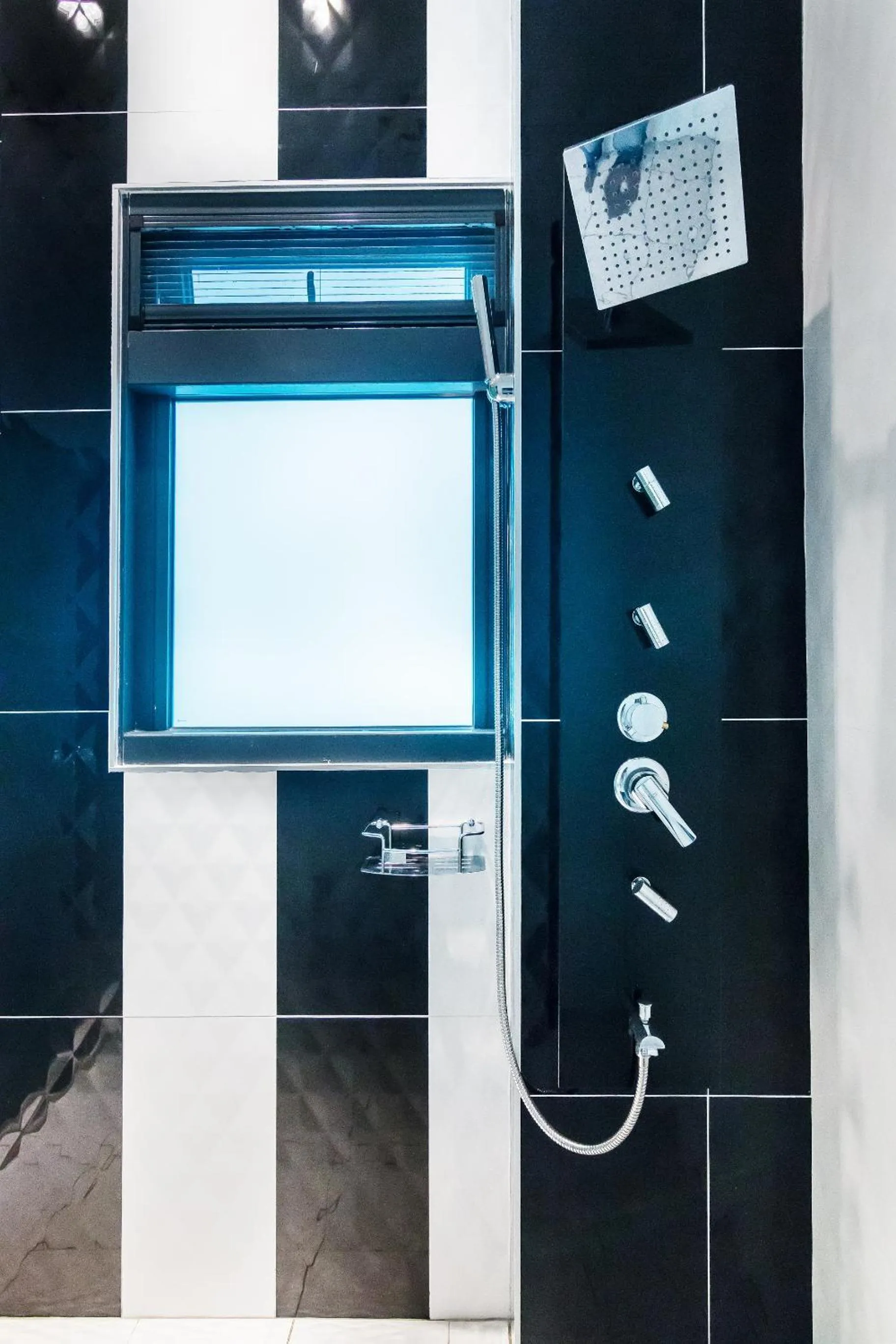 Shower in The Dawn B&B