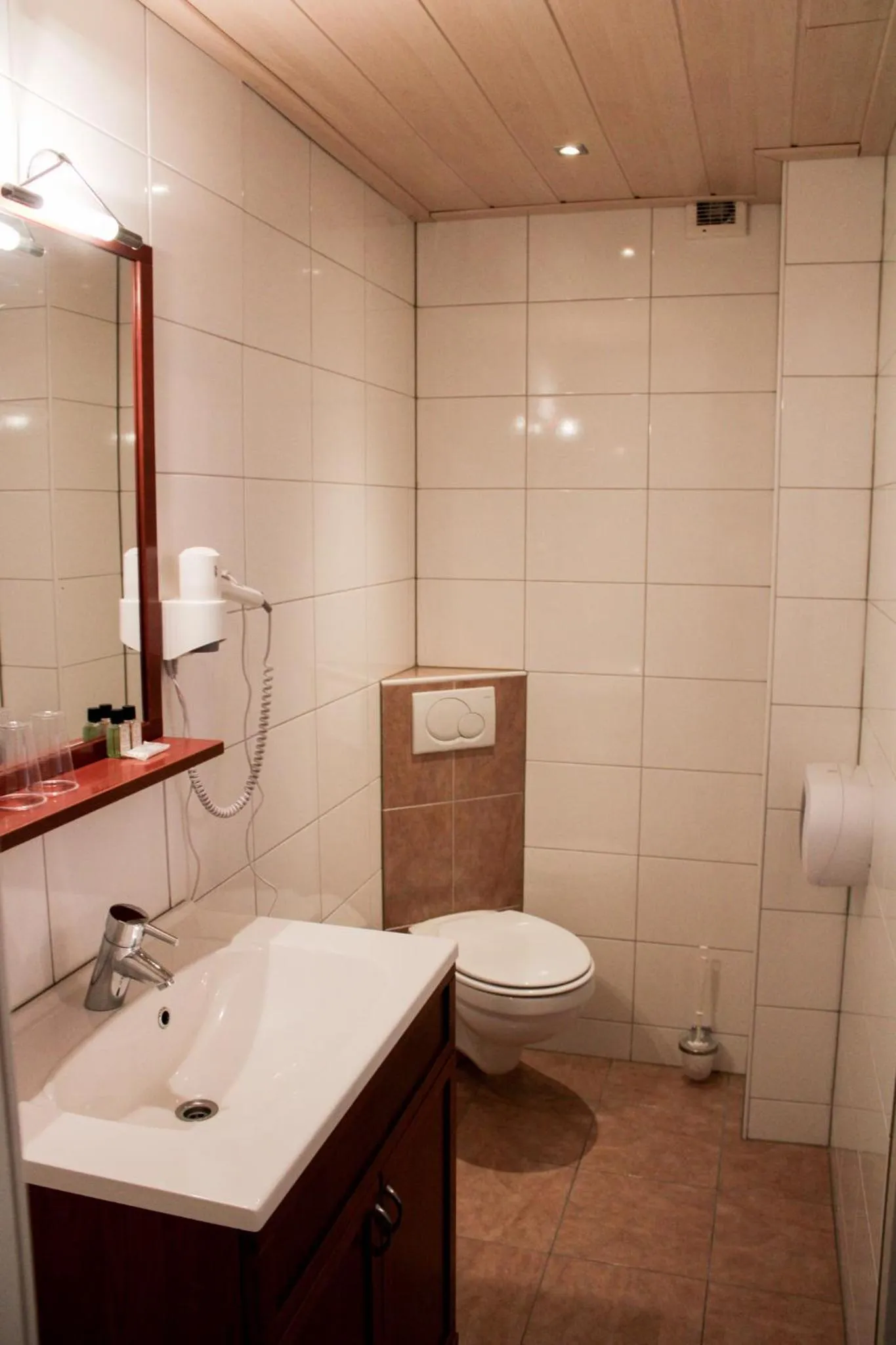 Hotel,cafe,biljart POT