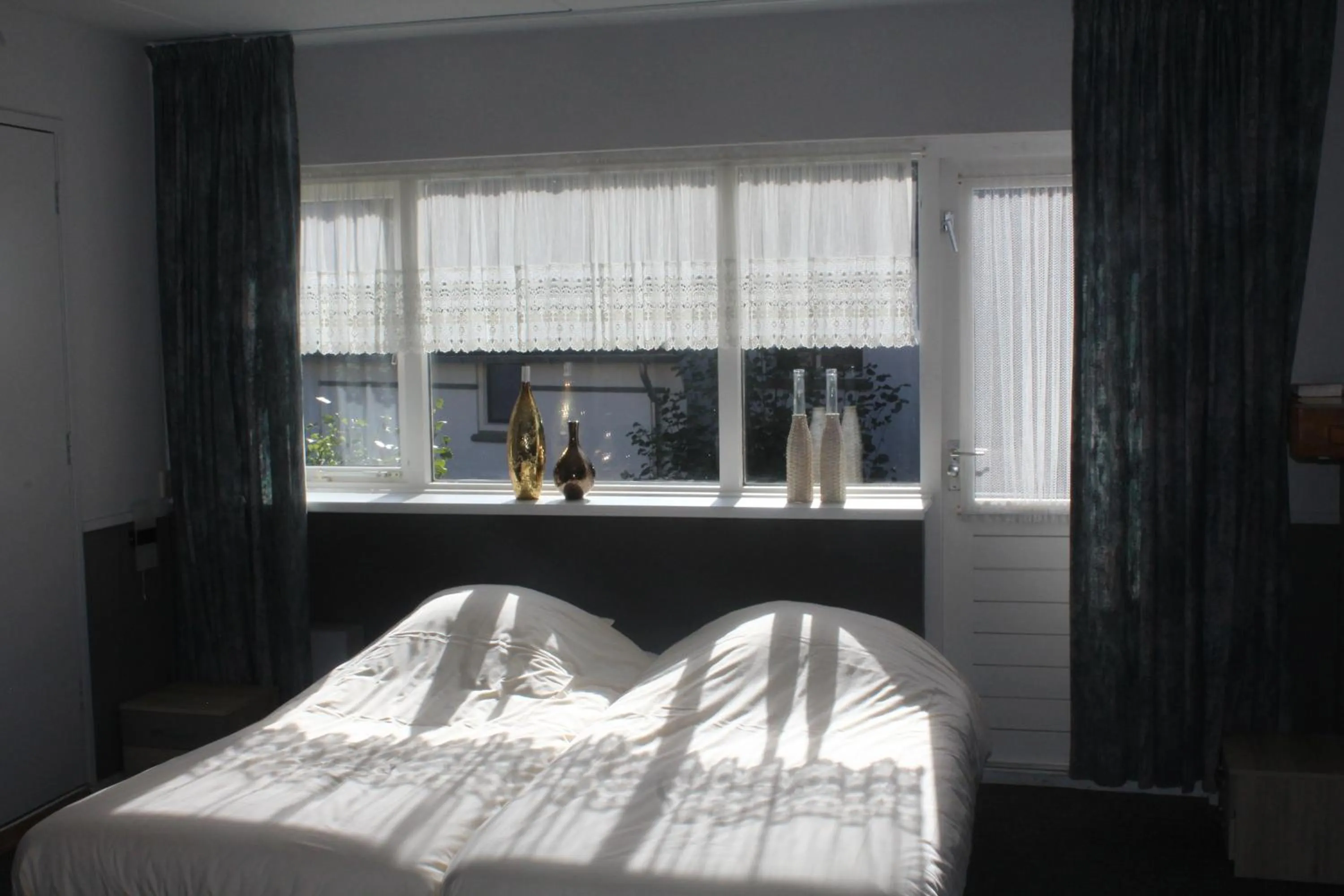 Bed in Hotel,cafe,biljart POT