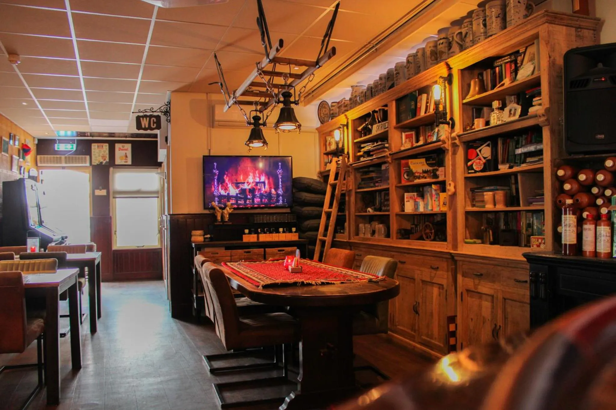 Communal lounge/ TV room in Hotel,cafe,biljart POT