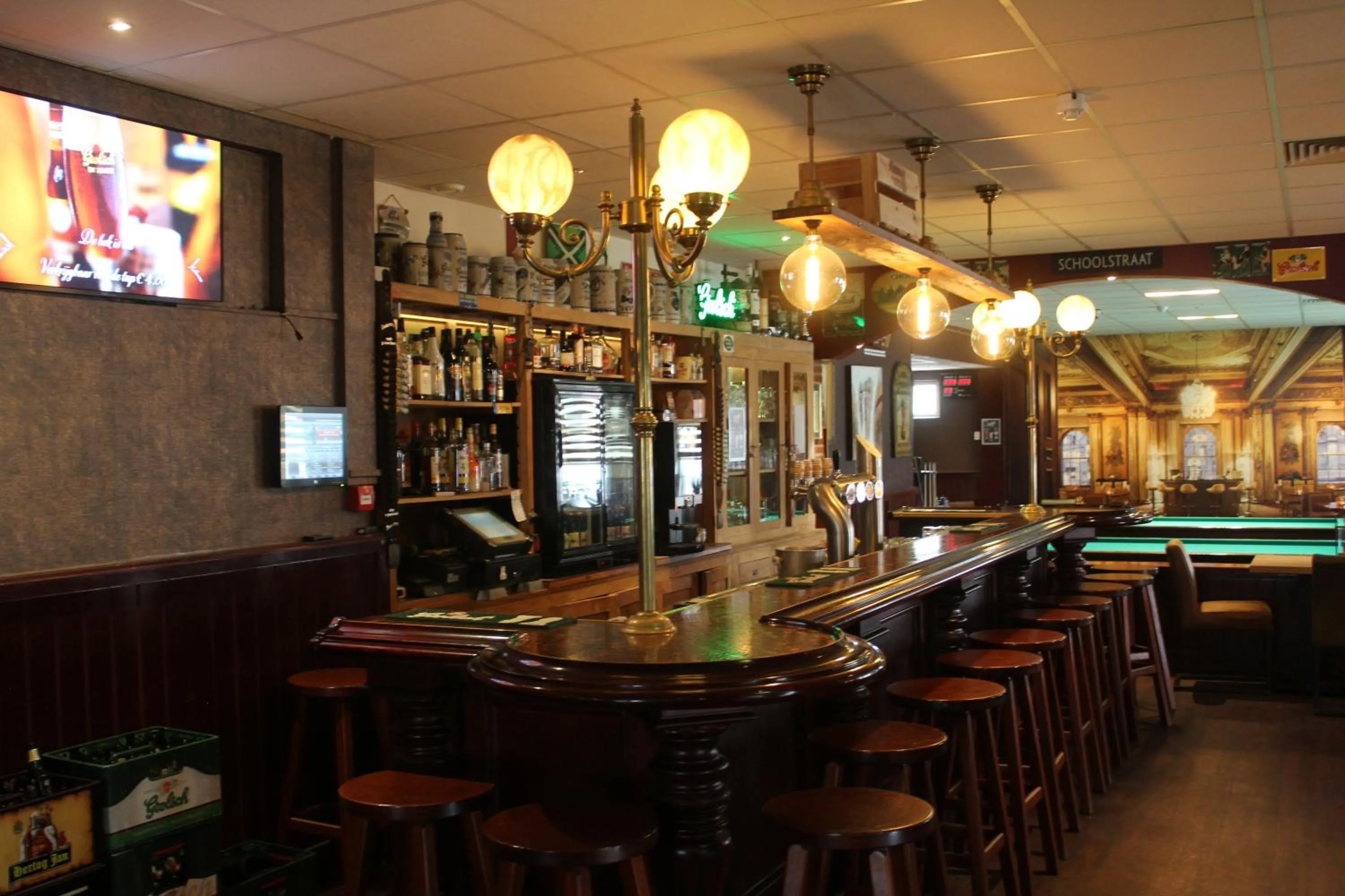 Property building in Hotel,cafe,biljart POT