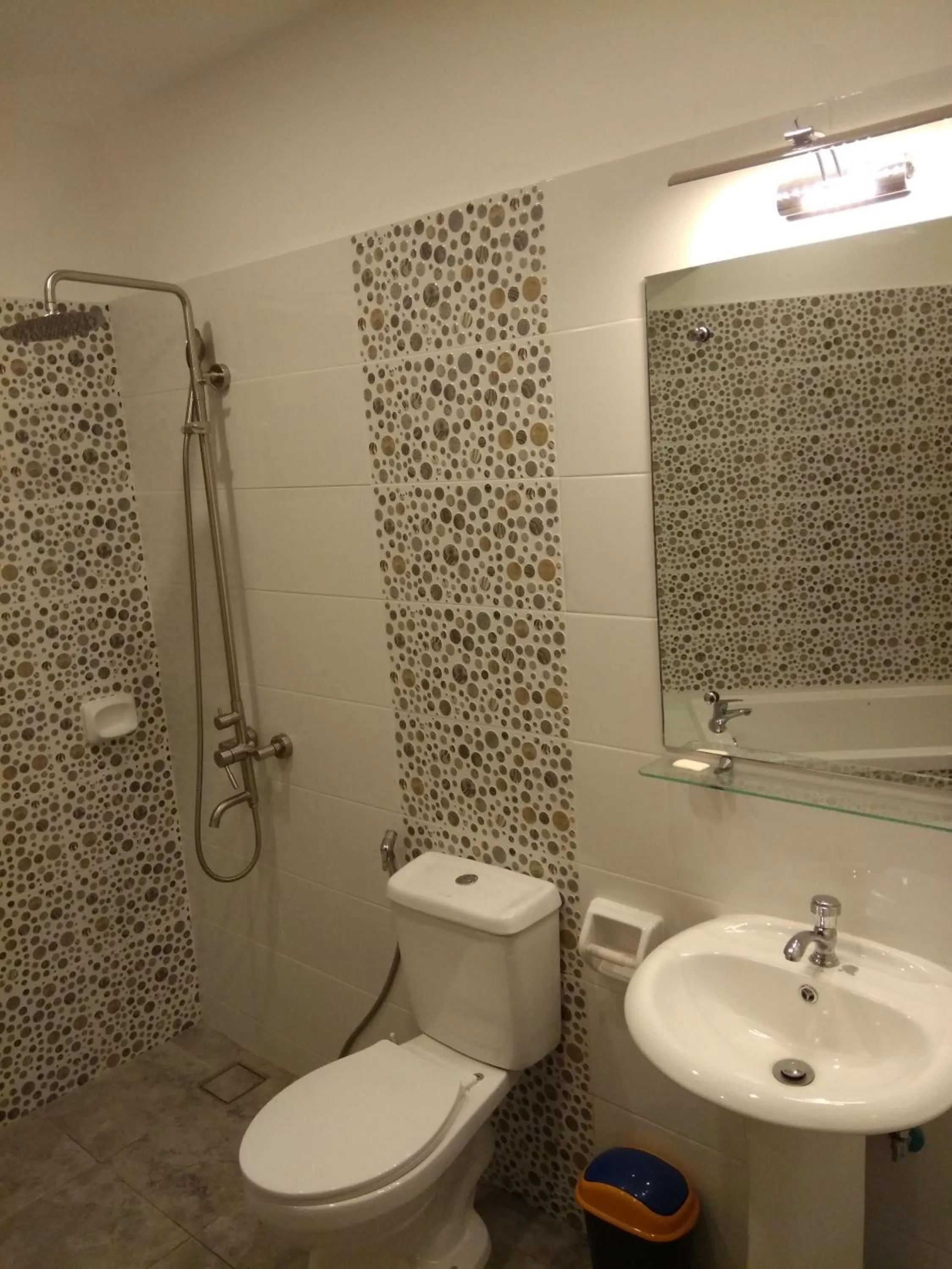 Shower in Jalyn's Resort Sabang