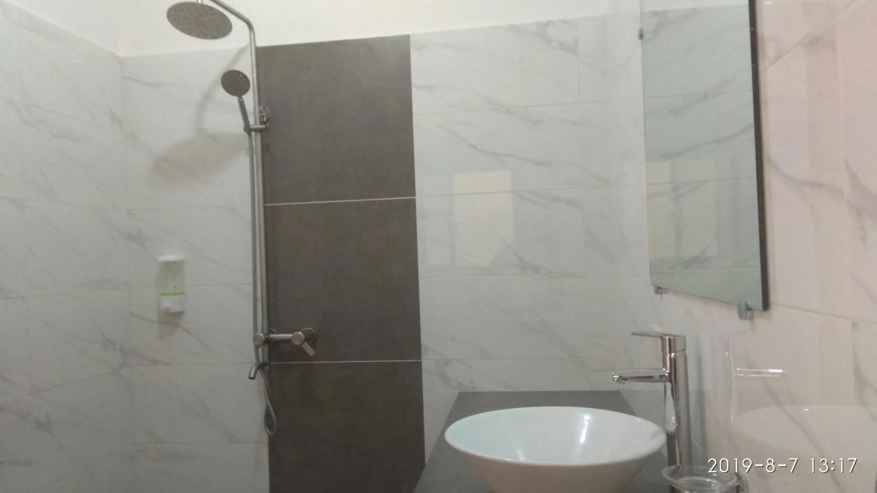 Shower in Jalyn's Resort Sabang