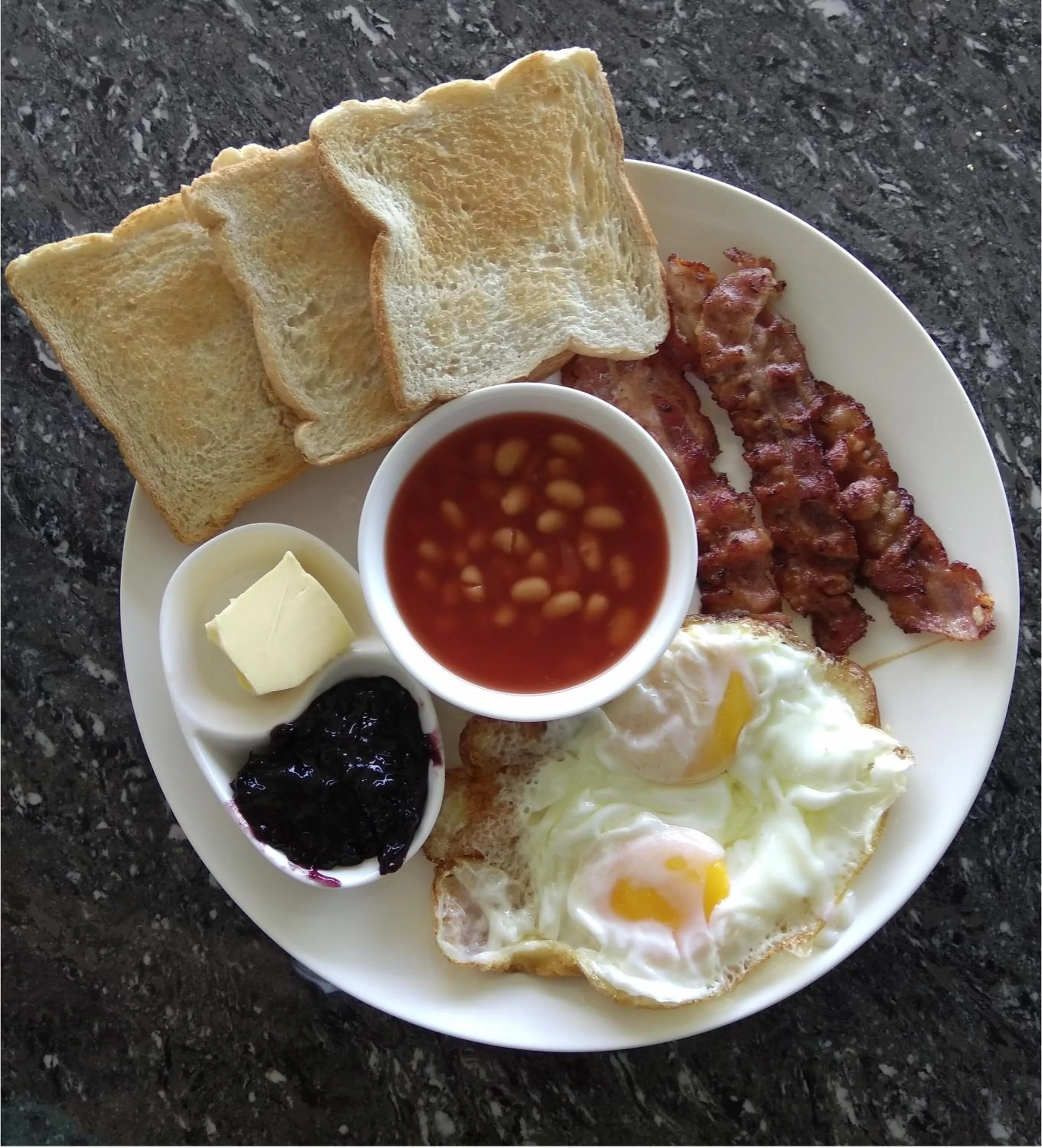 American breakfast in Jalyn's Resort Sabang