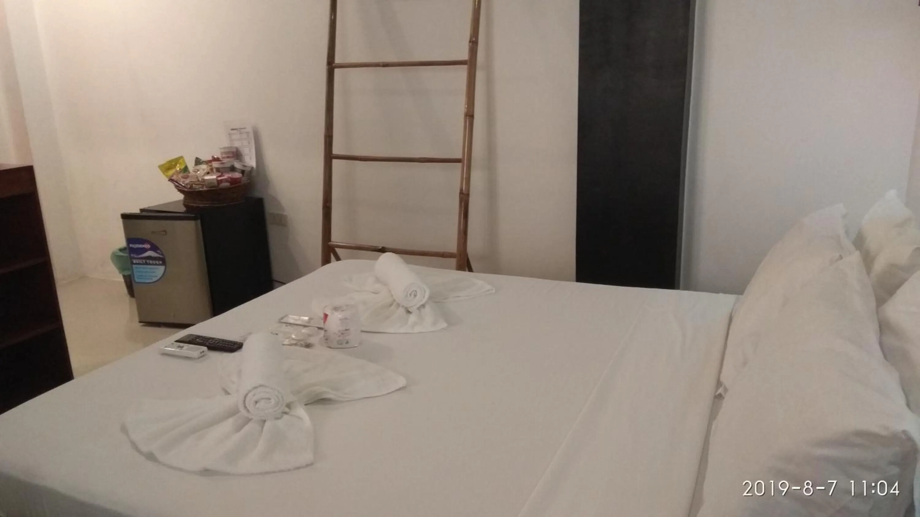 Bed in Jalyn's Resort Sabang