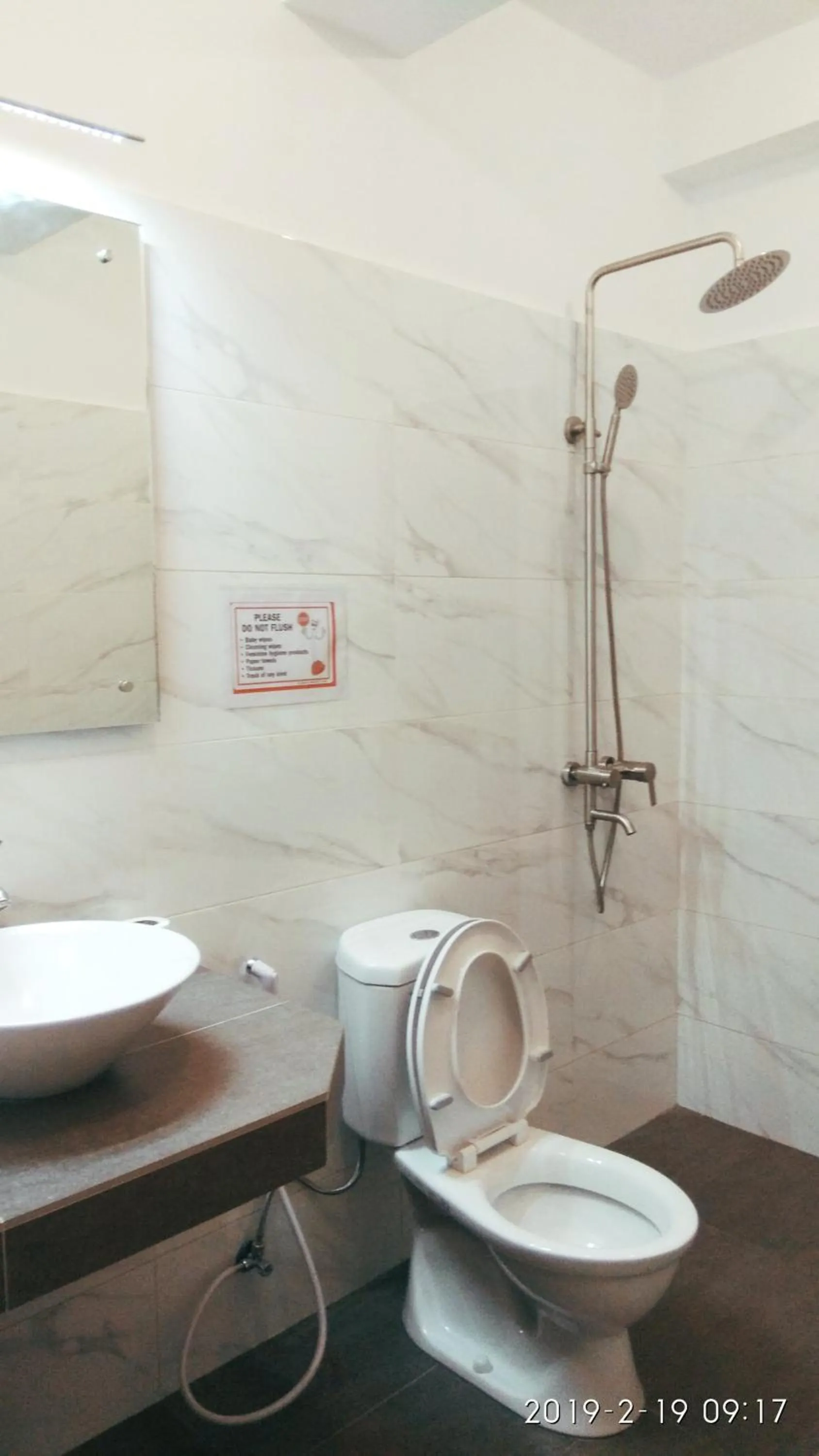 Shower in Jalyn's Resort Sabang