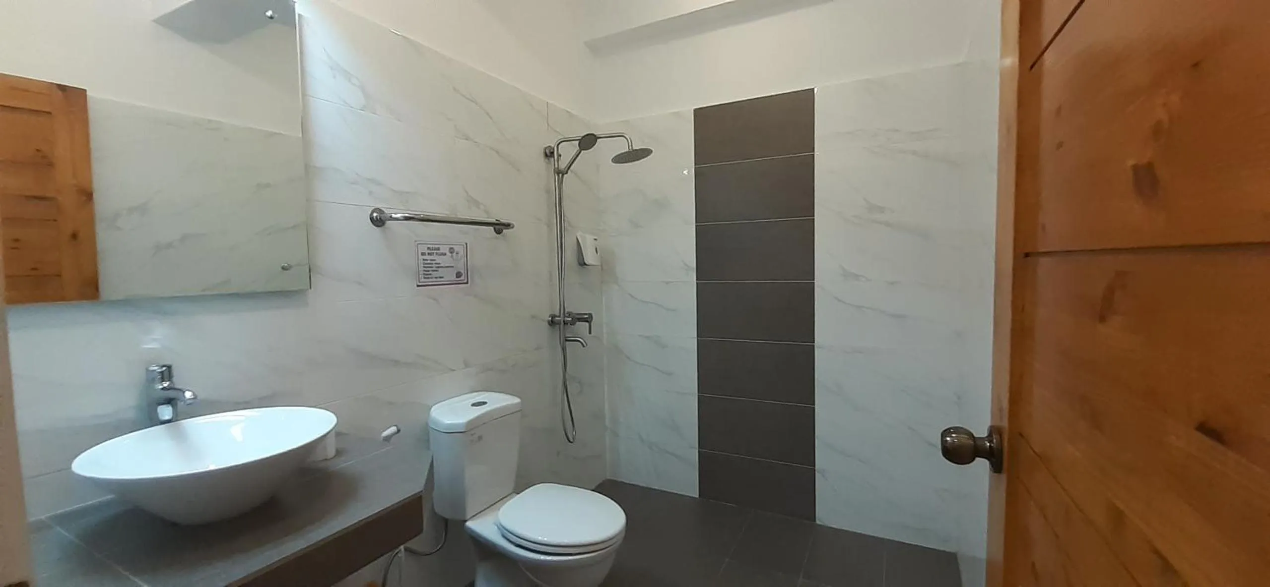 Toilet in Jalyn's Resort Sabang