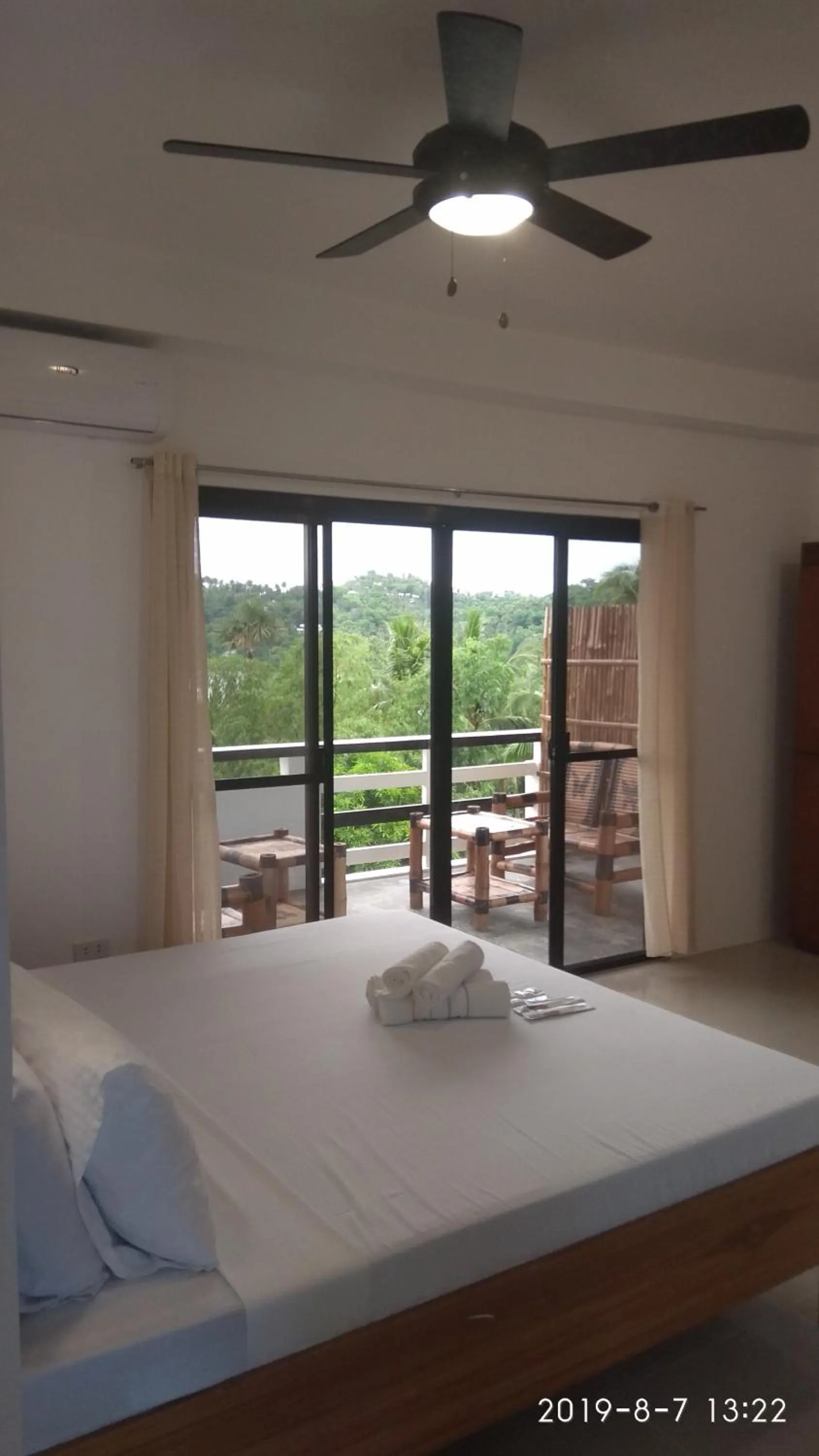 Bed in Jalyn's Resort Sabang